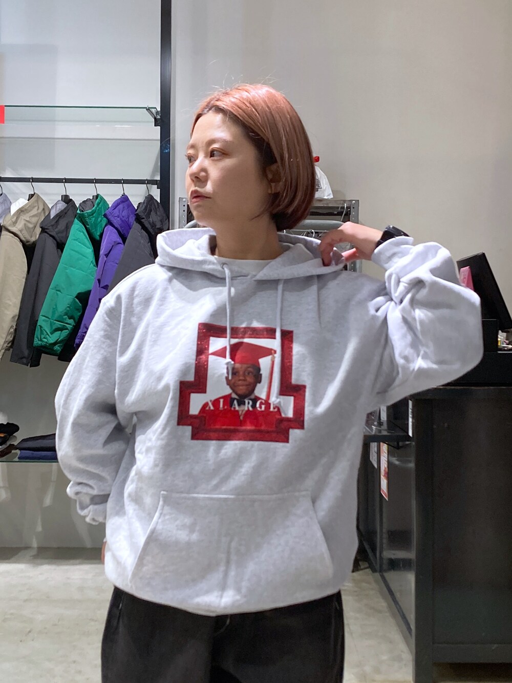 「シンプル、休日スタイル、XLARGE、ストリート、ワイドパンツ、低身長、いいね、save、フォローお願いします🤑、低身長コーデ、低身長女子」｜「XLARGEのXLARGE×LIL WAYNE BOMBER JACKET（ブルゾン、ブラック系）」を使った、沼田亜樹さん（レディース・156cm）の冬コーディネートの3枚目の写真