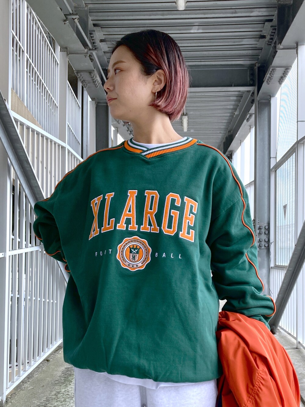 「秋服、カジュアルコーデ、オトナ女子、XLARGE、スニーカー、いいね、save、フォローお願いします🤑、低身長女子、低身長コーデ、楽チンコーデ」｜「XLARGEのACTIVE JACKET（その他アウター、オレンジ系）」を使った、沼田亜樹さん（レディース・156cm）の秋コーディネートの4枚目の写真