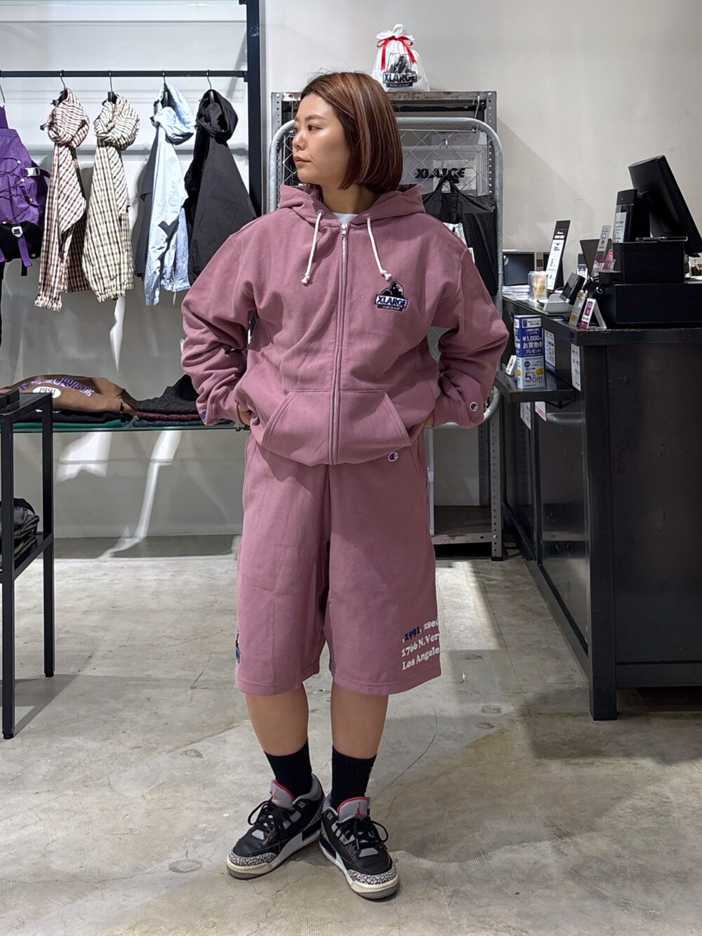 「今日のコーデ、春服コーデ、ラクチンコーデ、オトナカワイイ、XLARGE、Champion、いいね、save、フォローお願いします🤑、ストリート、低身長、低身長コーデ、低身長女子」｜「XLARGEのRIPSTOP ONE SHOULDER BAG（ショルダーバッグ、パープル系）」を使った、沼田亜樹さん（レディース・156cm）の春コーディネートの2枚目の写真