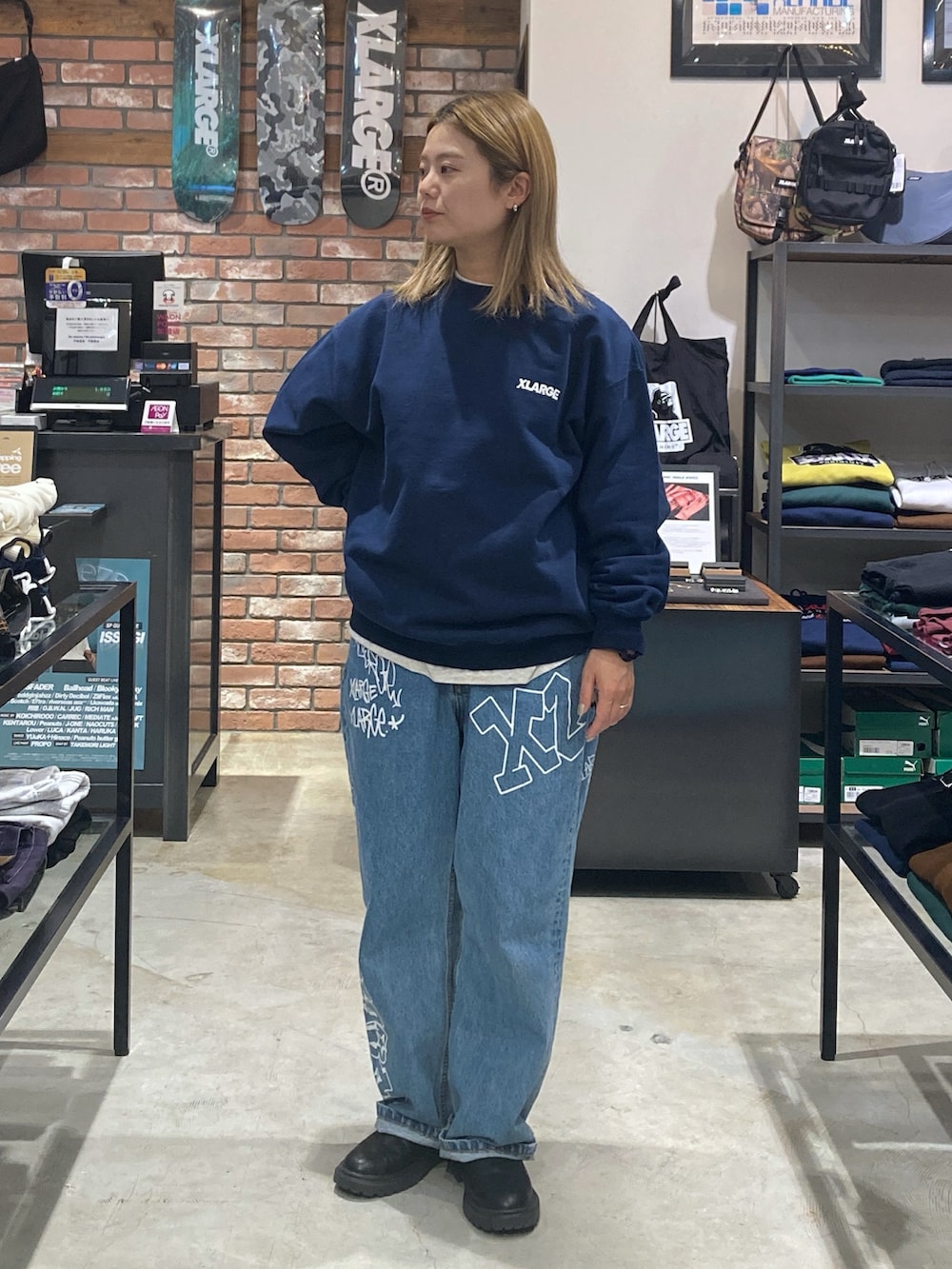 「冬アウター、いいね、save、フォローお願いします🤑、低身長、低身長コーデ、ストリート、XLARGE」｜「XLARGEのOG LOGO VARSITY JACKET（スタジャン、ブラウン系）」を使った、沼田亜樹さん（レディース・156cm）の冬コーディネートの4枚目の写真