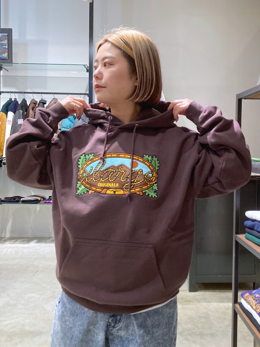 「スタジャン、XLARGE、いいね、save、フォローお願いします🤑、ストリート、低身長、低身長コーデ、低身長女子」｜「XLARGEのOG LOGO VARSITY JACKET（ブルゾン、ブルー系）」を使った、沼田亜樹さん（レディース・156cm）の冬コーディネートの3枚目の写真