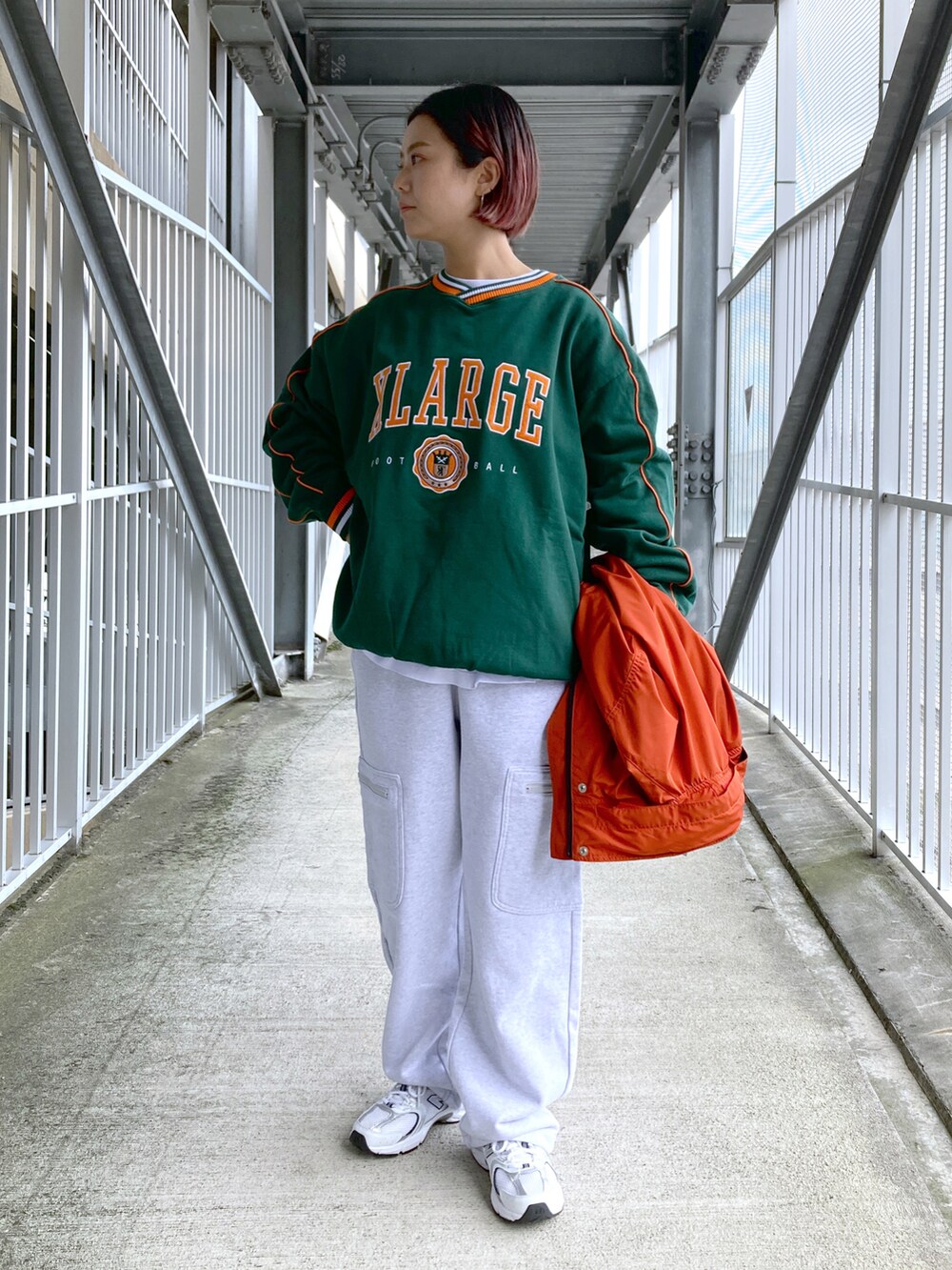「秋服、カジュアルコーデ、オトナ女子、XLARGE、スニーカー、いいね、save、フォローお願いします🤑、低身長女子、低身長コーデ、楽チンコーデ」｜「XLARGEのACTIVE JACKET（その他アウター、オレンジ系）」を使った、沼田亜樹さん（レディース・156cm）の秋コーディネートの2枚目の写真
