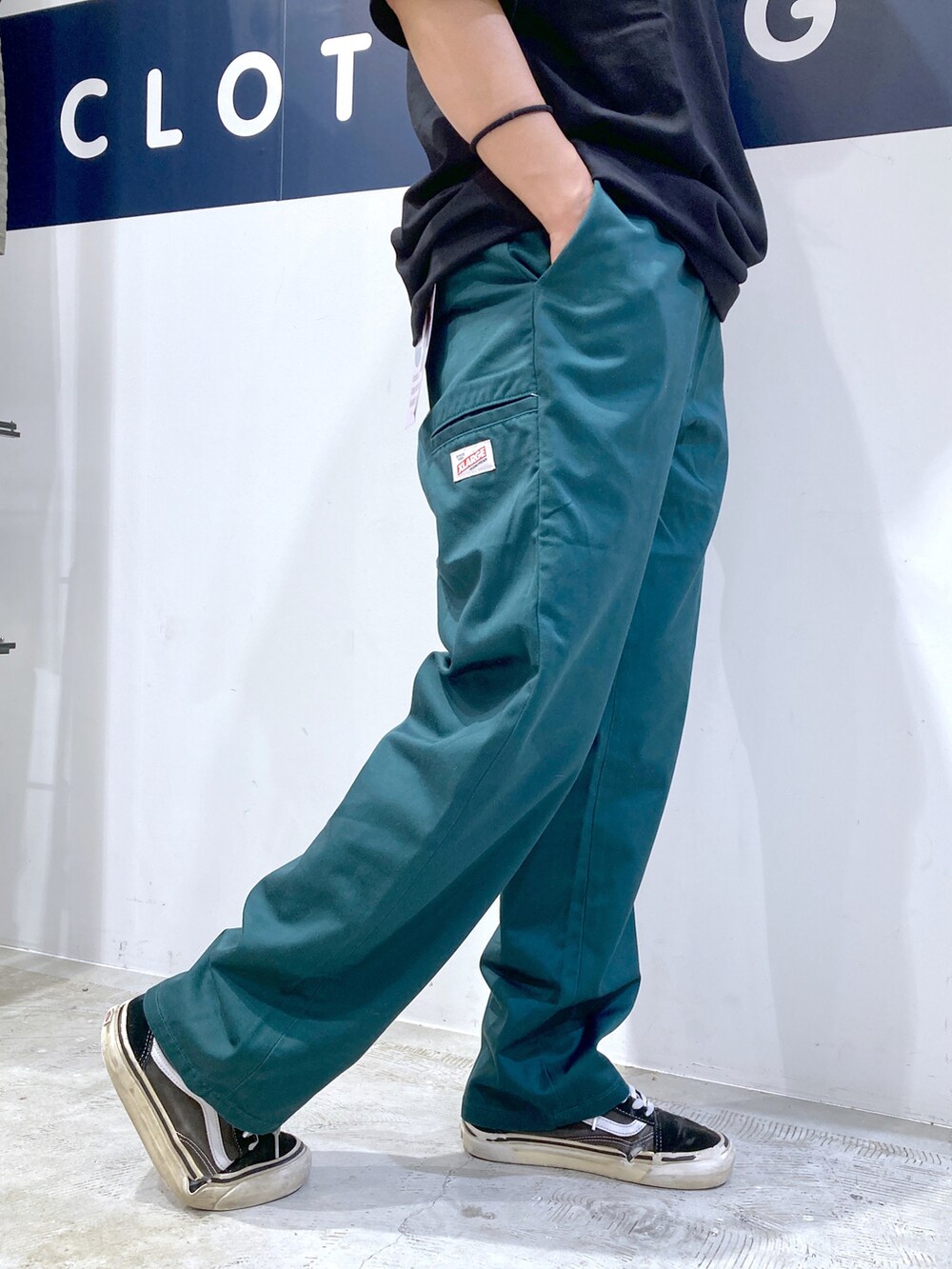 「お出かけコーデ、秋コーデ、スニーカー、ストリート、ストリート女子、低身長女子」｜「XLARGEのアイテム（ニットキャップ/ビーニー、ブラウン系）」を使った、沼田亜樹さん（レディース・156cm）の夏コーディネートの3枚目の写真