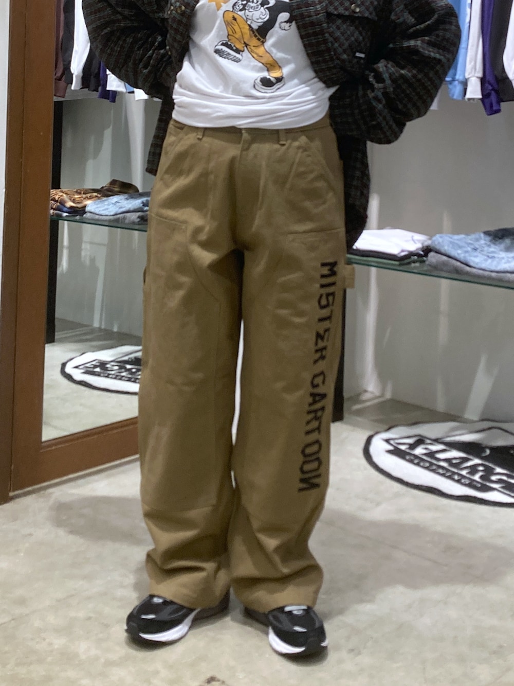 「カジュアルコーデ、150cm台コーデ、おしゃれさんと繋がりたい、XLARGE、ストリート、低身長コーデ、いいね、save、フォローお願いします🤑」｜「XLARGEのVELOUR TRACK JACKET（ブルゾン、グリーン系）」を使った、沼田亜樹さん（レディース・156cm）の秋コーディネートの5枚目の写真
