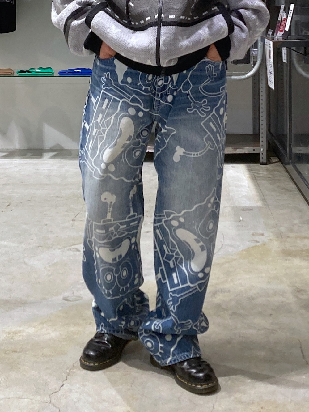 「エクストララージ、XLARGE、いいね、save、フォローお願いします🤑、ootd、スポンジボブ、低身長、ストリート、低身長コーデ、低身長女子」｜「XLARGEのXLARGE×SpongeBob KNIT HOODIE（ニット/セーター、ブラック系）」を使った、沼田亜樹さん（レディース・156cm）の冬コーディネートの4枚目の写真