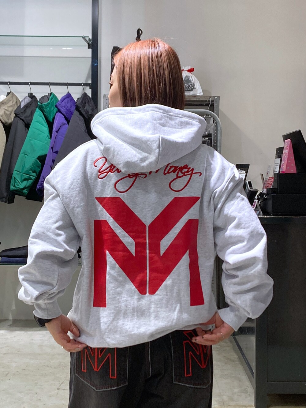 「シンプル、休日スタイル、XLARGE、ストリート、ワイドパンツ、低身長、いいね、save、フォローお願いします🤑、低身長コーデ、低身長女子」｜「XLARGEのXLARGE×LIL WAYNE BOMBER JACKET（ブルゾン、ブラック系）」を使った、沼田亜樹さん（レディース・156cm）の冬コーディネートの4枚目の写真