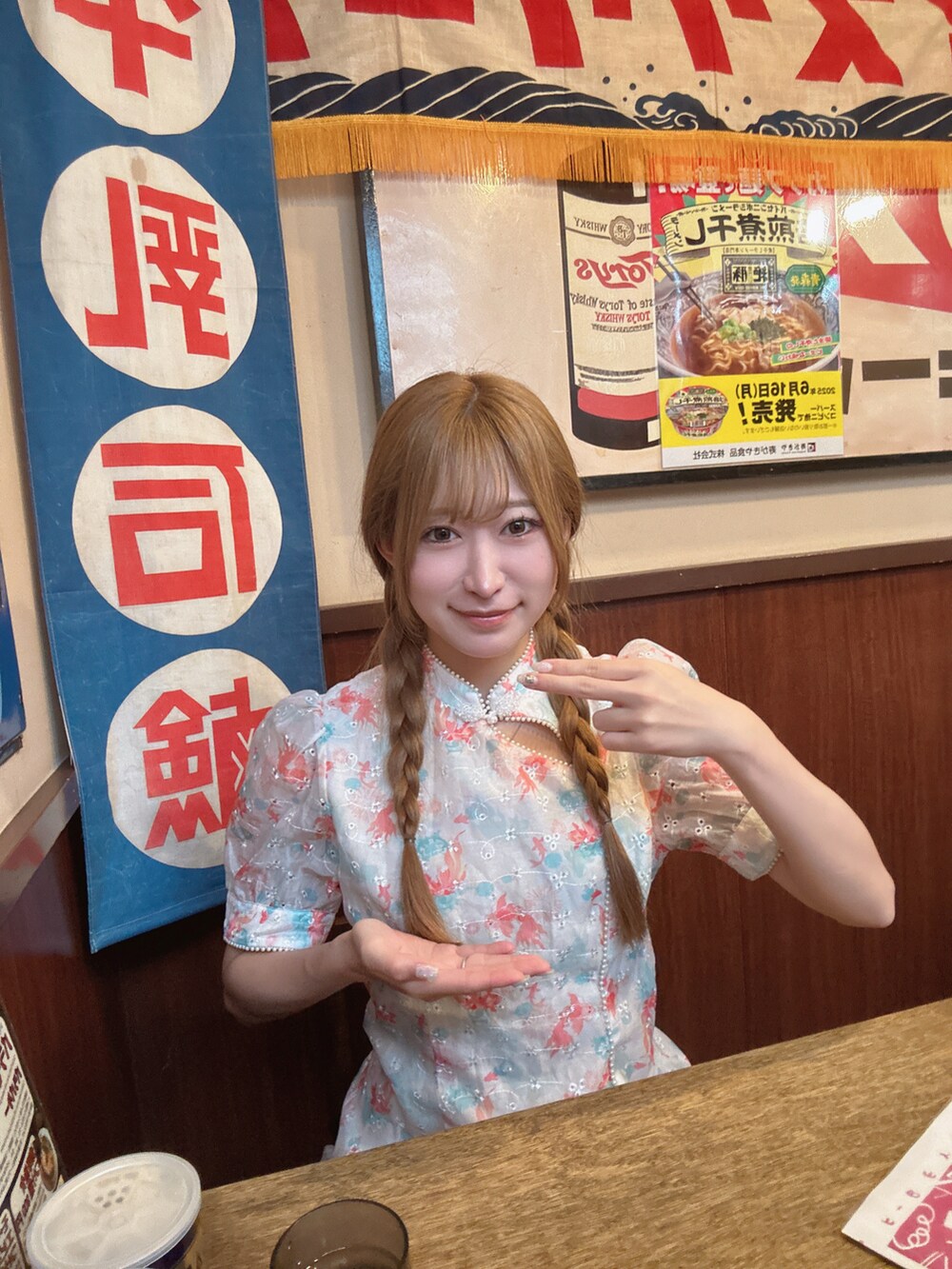 ホワイト系のその他を着用したレディースの夏コーディネートの2枚目の写真