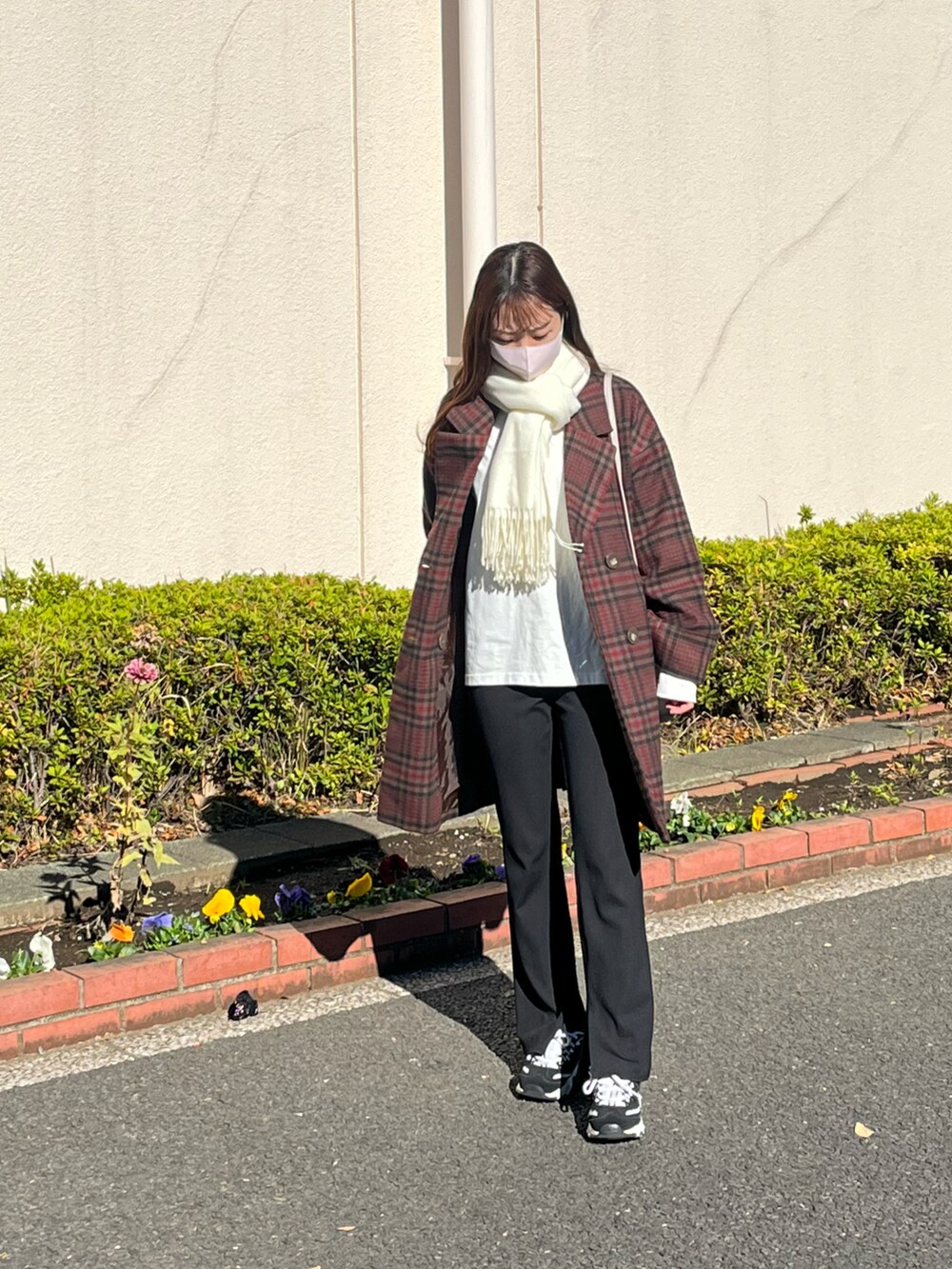 「チェスターコート、冬コーデ」｜「N WITH.のN WITH.スウェット（スウェット、ホワイト系）」を使った、Ayuさん（レディース・157cm）の冬コーディネートの2枚目の写真