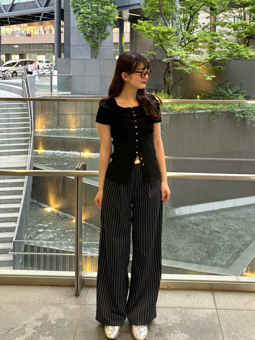 「夏服」｜「mysticのアイテム（トップス、ブラック系）」を使った、mochaさん（骨格ウェーブ・レディース・165cm）の春コーディネートの2枚目の写真
