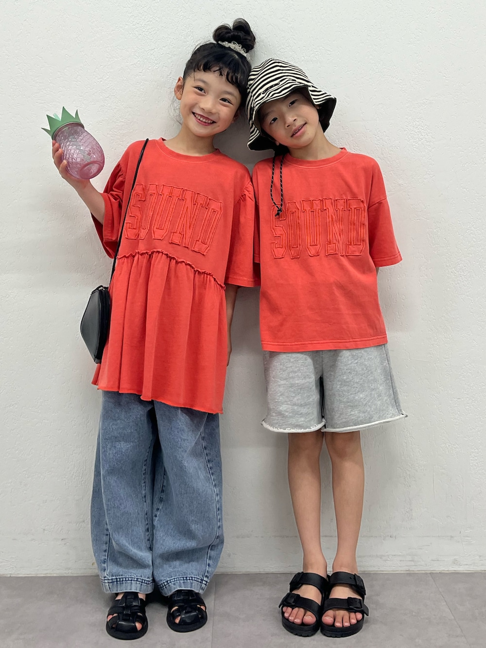 「リンクコーデ、キッズコーデ、キッズファッション、キッズ、子供服、こどもコーデ、夏コーデ、男の子、女の子、女の子コーデ、男の子コーデ、おそろいコーデ、kids、Tシャツ」｜「CIAOPANIC TYPYの【KIDS】ハート型BAG（ボディバッグ/ウエストポーチ、ブラック系）」を使った、sakusakuuuunさん（キッズ・120cm）の春コーディネートの3枚目の写真