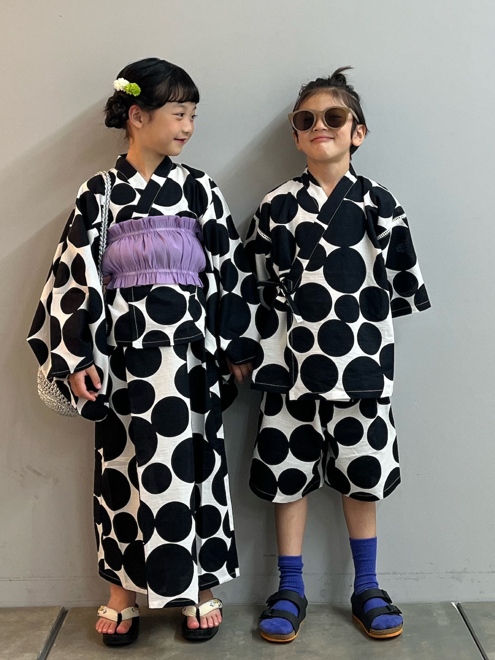 「浴衣、甚平、浴衣女子、キッズコーデ、キッズファッション、キッズ、夏コーデ、夏、夏だ！Tシャツ着よう！、男の子、女の子、女の子コーデ、兄妹コーデ、リンクコーデ、おそろいコーデ」｜「CIAOPANIC TYPYの【KIDS】らくらく甚平（浴衣、ブラック系）」を使った、sakusakuuuunさん（キッズ・122cm）の夏コーディネートの2枚目の写真