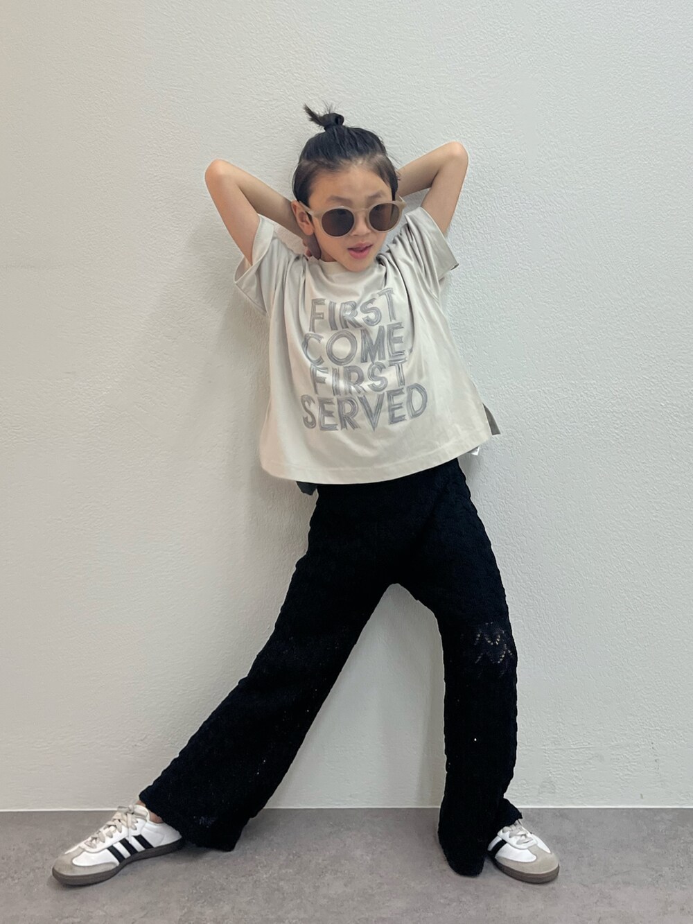 「モノトーン、モノトーンコーデ、サングラス、キッズコーデ、キッズファッション、キッズ、キッズ服、男の子、男の子コーデ、子供服、Tシャツ、韓国ファッション、こどもコーデ」｜「CIAOPANIC TYPYの【sayuri企画】【KIDS】5枚セットweekday tee巾着付き（Tシャツ/カットソー、その他）」を使った、sakusakuuuunさん（キッズ・120cm）の春コーディネートの2枚目の写真