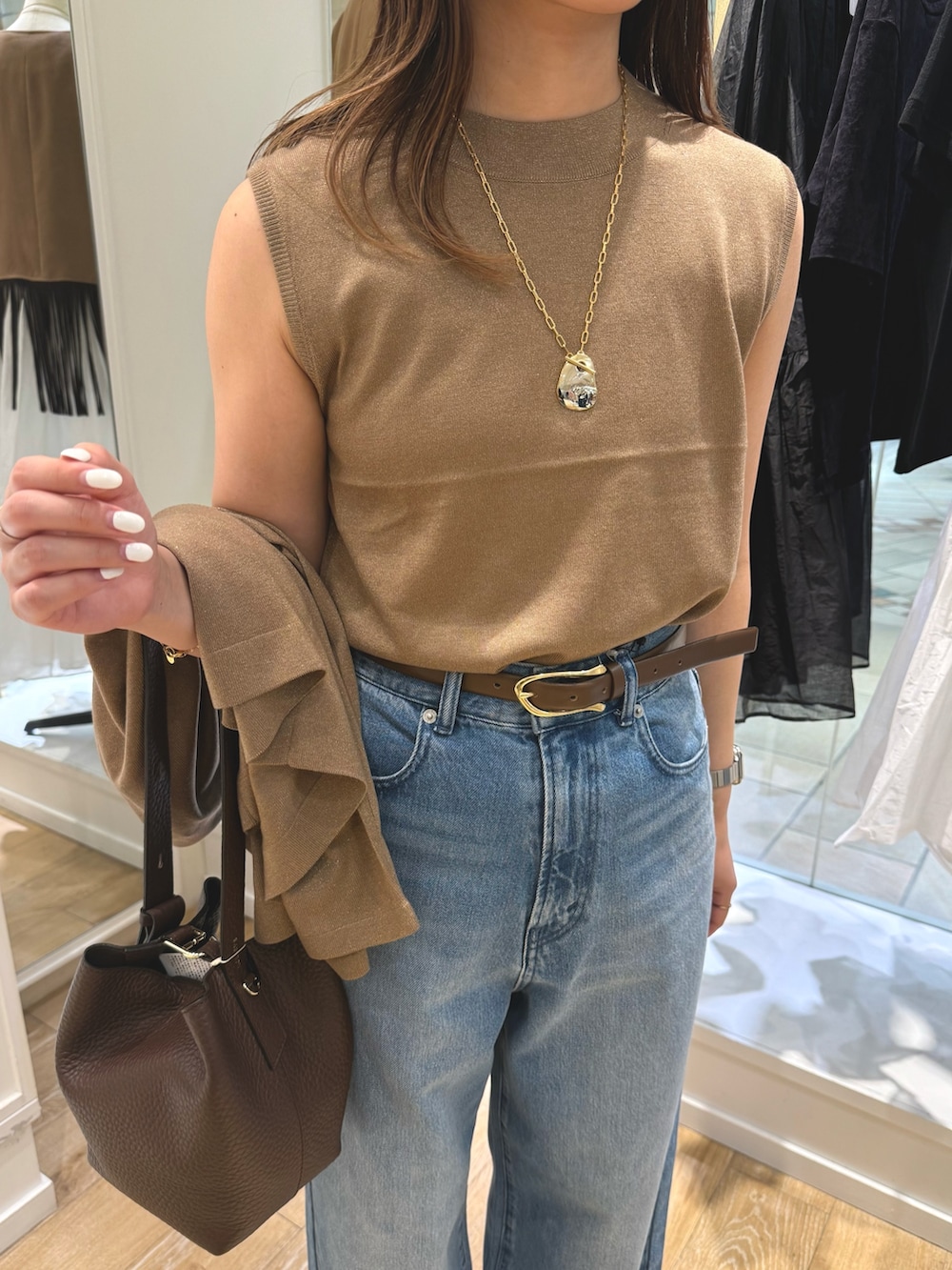 「アンサンブル、アンサンブルニット、アンサンブルコーデ、キャメル、キャメルニット、秋コーデ、秋、秋カラー、デニム、デニムパンツ、デニムコーデ」｜「NOLLEY’S Sophiの《アンサンブル対応》《手洗い可能》W混ラメクルーネックカーディガン（カーディガン/ボレロ、イエロー系）」を使った、AIRIさん（骨格ストレート・レディース・157cm）の夏コーディネートの5枚目の写真