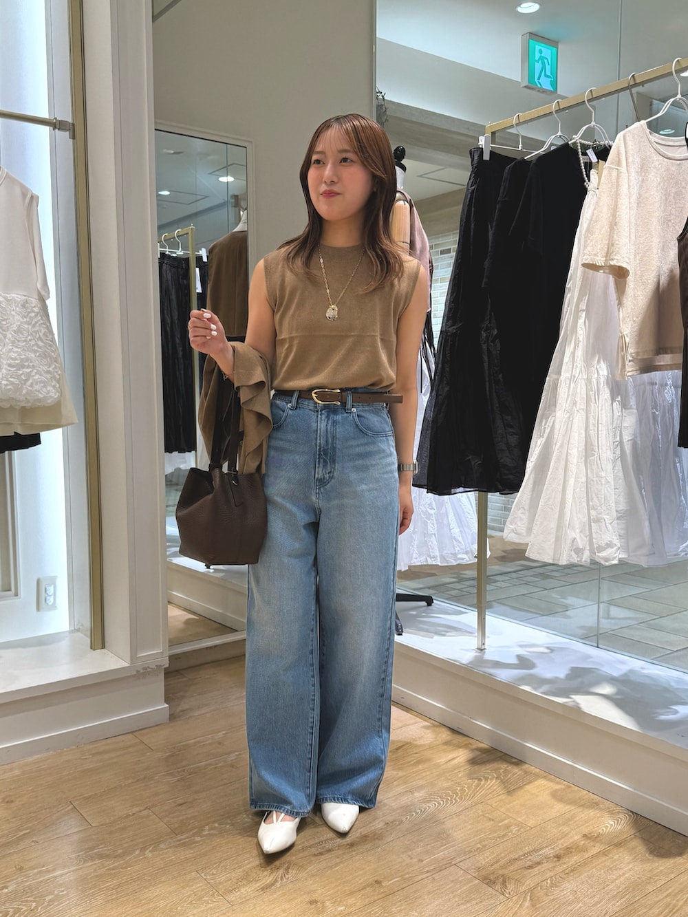 「アンサンブル、アンサンブルニット、アンサンブルコーデ、キャメル、キャメルニット、秋コーデ、秋、秋カラー、デニム、デニムパンツ、デニムコーデ」｜「NOLLEY’S Sophiの《アンサンブル対応》《手洗い可能》W混ラメクルーネックカーディガン（カーディガン/ボレロ、イエロー系）」を使った、AIRIさん（骨格ストレート・レディース・157cm）の夏コーディネートの4枚目の写真