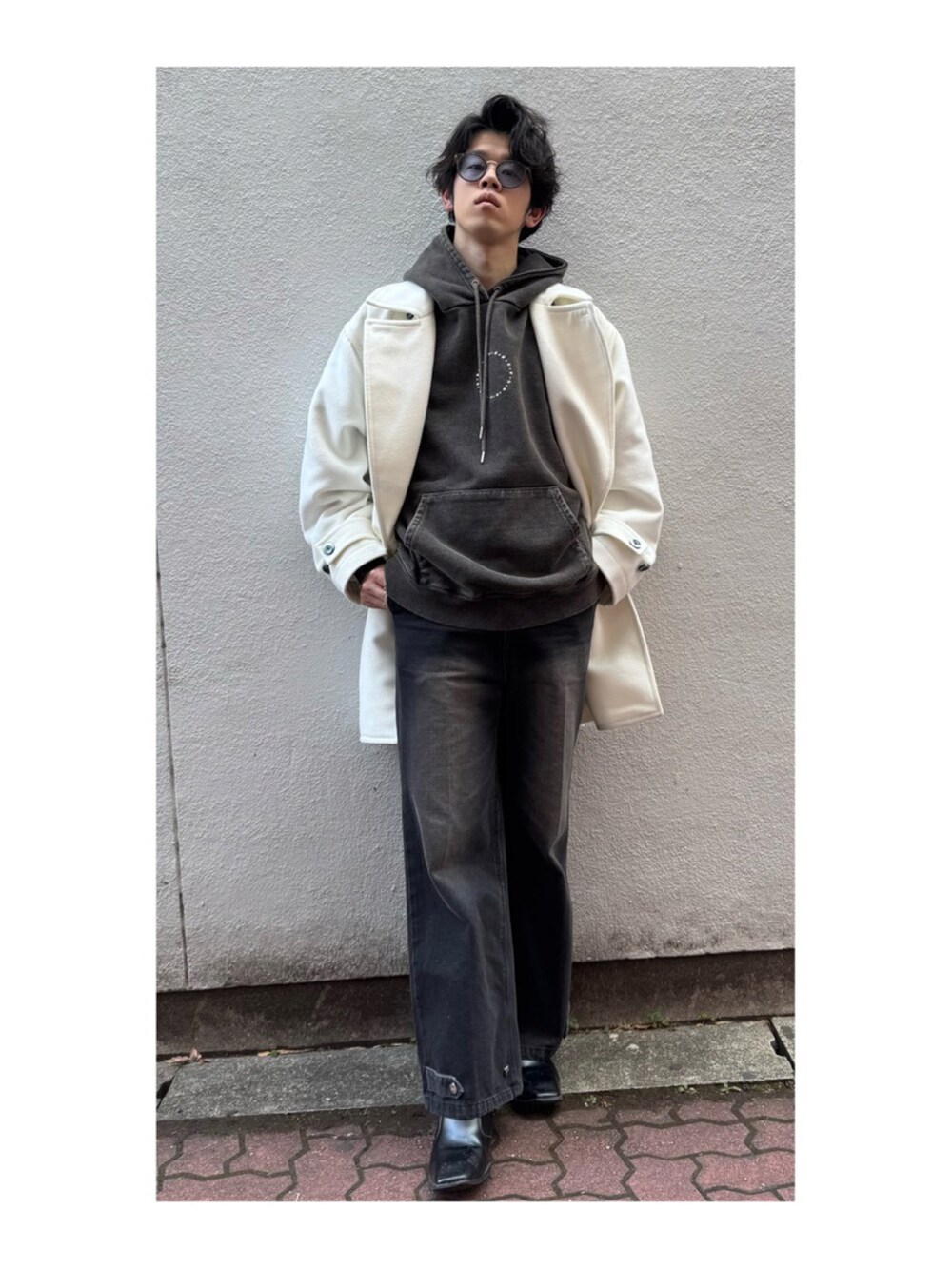 「adrer、パーカー、パーカーコーデ、ブルーボトルコーヒー」｜「ADRERのBeaver melton over P-coat（ピーコート、ホワイト系）」を使った、Salanさん（メンズ・180cm）の冬コーディネートの2枚目の写真