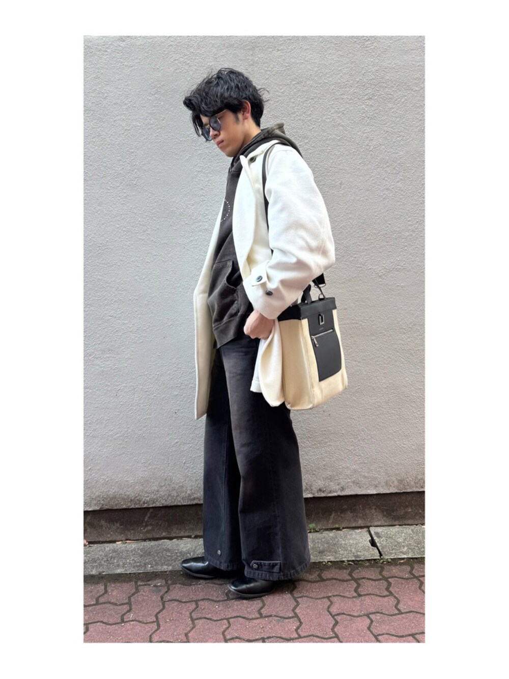 「adrer、パーカー、パーカーコーデ、ブルーボトルコーヒー」｜「ADRERのBeaver melton over P-coat（ピーコート、ホワイト系）」を使った、Salanさん（メンズ・180cm）の冬コーディネートの4枚目の写真