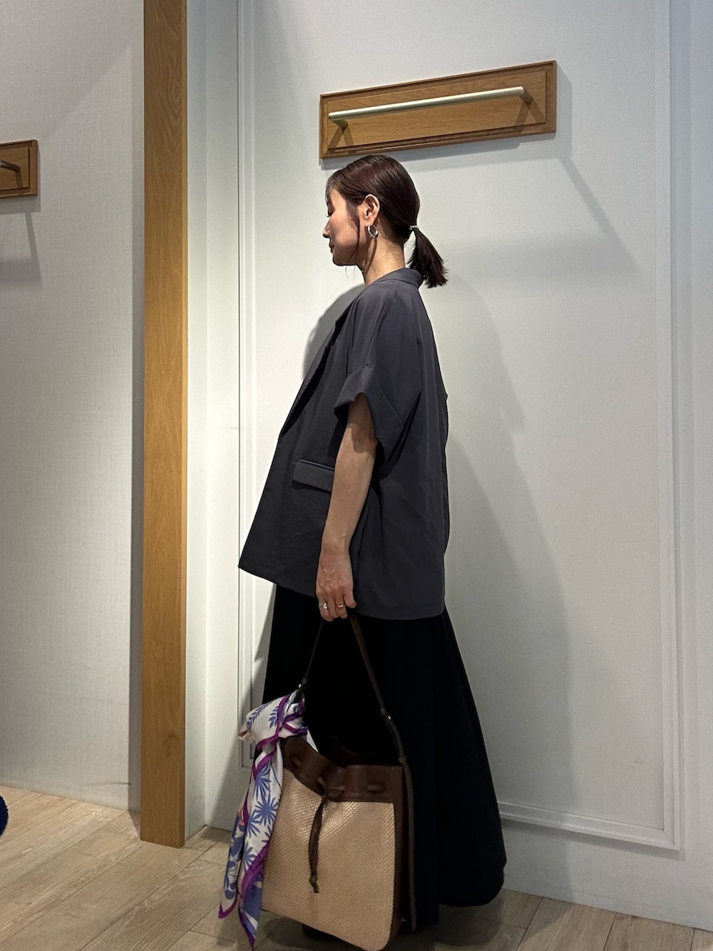「ワンピース、ワンピーススタイル、ワンピースコーデ、ジャケットスタイル、ジャケット、ジャケットコーデ、半袖ジャケット、150cm台コーデ、低身長コーデ、低身長女子、休日スタイル、大人ファッション、夏服コーデ、夏ファッション、キレイめコーデ」｜「MICO COULIERのリブメランジカットソー異素材ワンピース（ワンピース、ブラック系）」を使った、daimonさん（レディース・154cm）の夏コーディネートの9枚目の写真