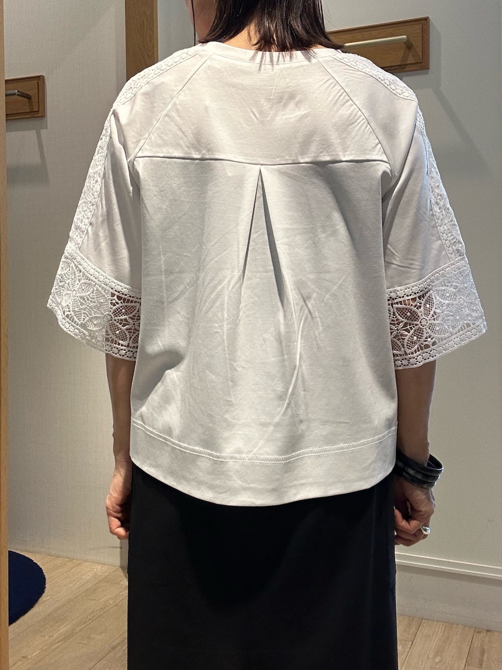 「白Tシャツ、半袖シャツ、ラクチンコーデ、大人コーデ、夏服、パンツコーデ、夏、休日スタイル、大人女子、キレイめ、お洒落さんとつながりたい、お出かけコーデ、Tシャツコーデ、低身長女子、低身長コーデ」｜「NOLLEY'S LIGHTのコットン天竺袖レースT（Tシャツ/カットソー、ホワイト系）」を使った、daimonさん（レディース・154cm）の夏コーディネートの8枚目の写真