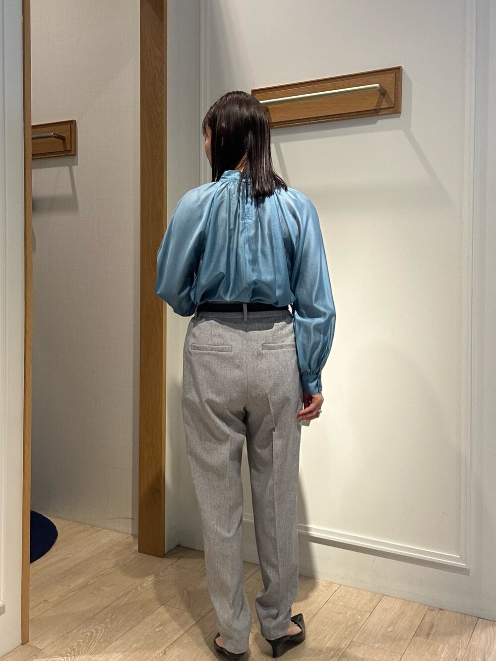 「ジャケット、春コーデ、パンツコーデ、スーツスタイル、セットアップ、セットアップスタイル、40代ファッション、お仕事コーデ、お仕事、ジャケットスタイル、低身長コーデ、低身長女子、グレージャケットコーデ、グレージャケット、春スーツ」｜「MICO COULIERの《セットアップ対応》ライトシャンブレージャケット（ノーカラージャケット、グレー系）」を使った、daimonさん（骨格ナチュラル・レディース・154cm）の春コーディネートの7枚目の写真