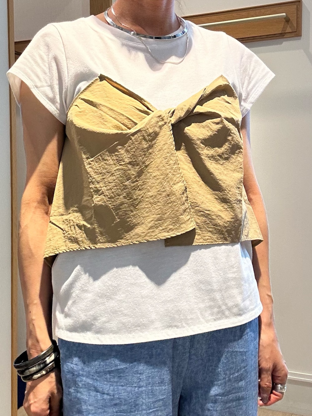 「夏コーデ、大人コーデ、シンプルスタイル、大人女子、夏、デニムコーデ、夏服コーデ、低身長女子、ビスチェ×デニム、ビスチェコーデ、ビスチェ風、低身長コーデ、40代ファッション、40代」｜「MICO COULIERのVINTAGE DENIMプリント ギャザーヨークパンツ（その他パンツ、ブルー系）」を使った、daimonさん（レディース・154cm）の夏コーディネートの3枚目の写真