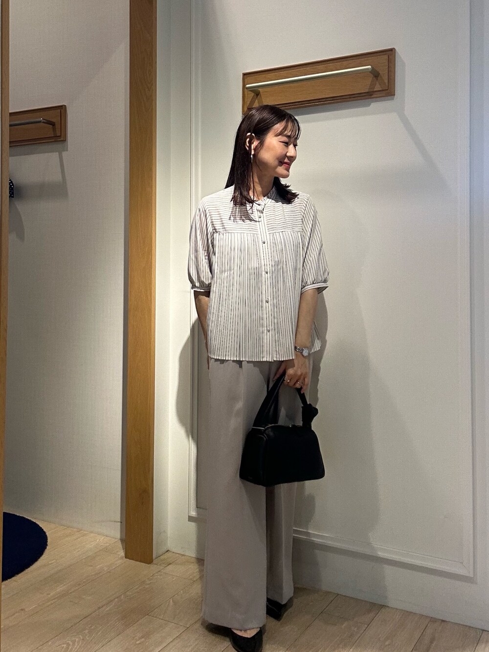 「春色、春めき満開コーデ、ストライプシャツ、オトナ女子、キレイめ、春服、ママファッション、ベージュ、シャツコーデ、セットアップ、セットアップスタイル、低身長、低身長コーデ、40代ファッション、40代」｜「MICO COULIERのジョーゼットプリーツブラウス（シャツ/ブラウス、ホワイト系）」を使った、daimonさん（骨格ナチュラル・レディース・154cm）の春コーディネートの2枚目の写真