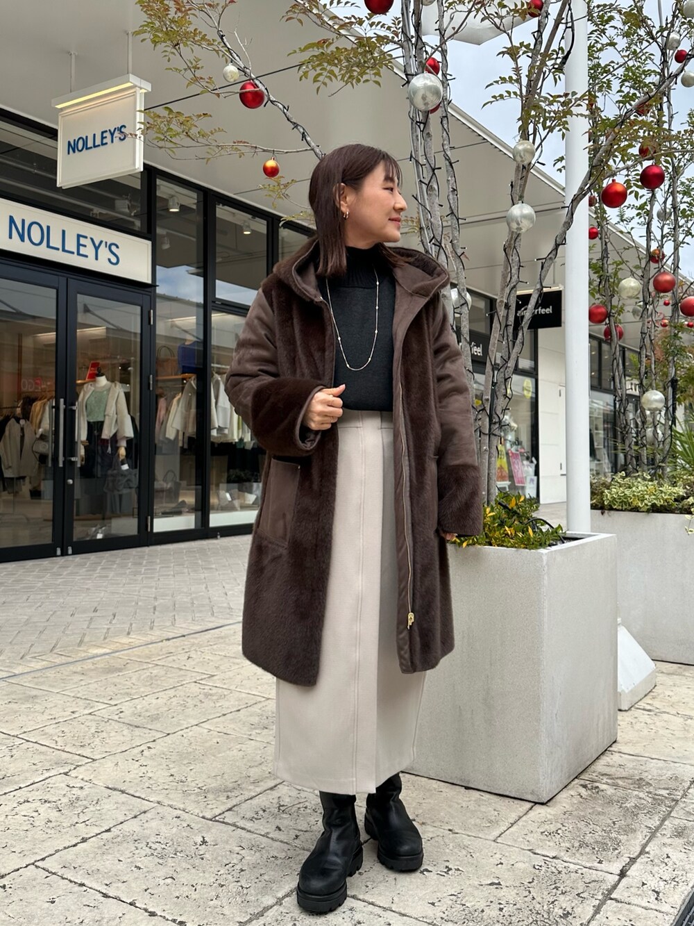 「キルティング、ロングコート、冬アウター、ママファッション、ブラウンコーデ、冬服、ムートンコート、ファーコート、ロングスカート、冬コーデ、40代ファッション、低身長コーデ、低身長女子、リバーシブルコート、リバーシブル」｜「MICO COULIERの《リバーシブル》フェイクムートンリバーシブルロングコート（ムートンコート、ブラウン系）」を使った、daimonさん（骨格ナチュラル・レディース・154cm）の冬コーディネートの6枚目の写真