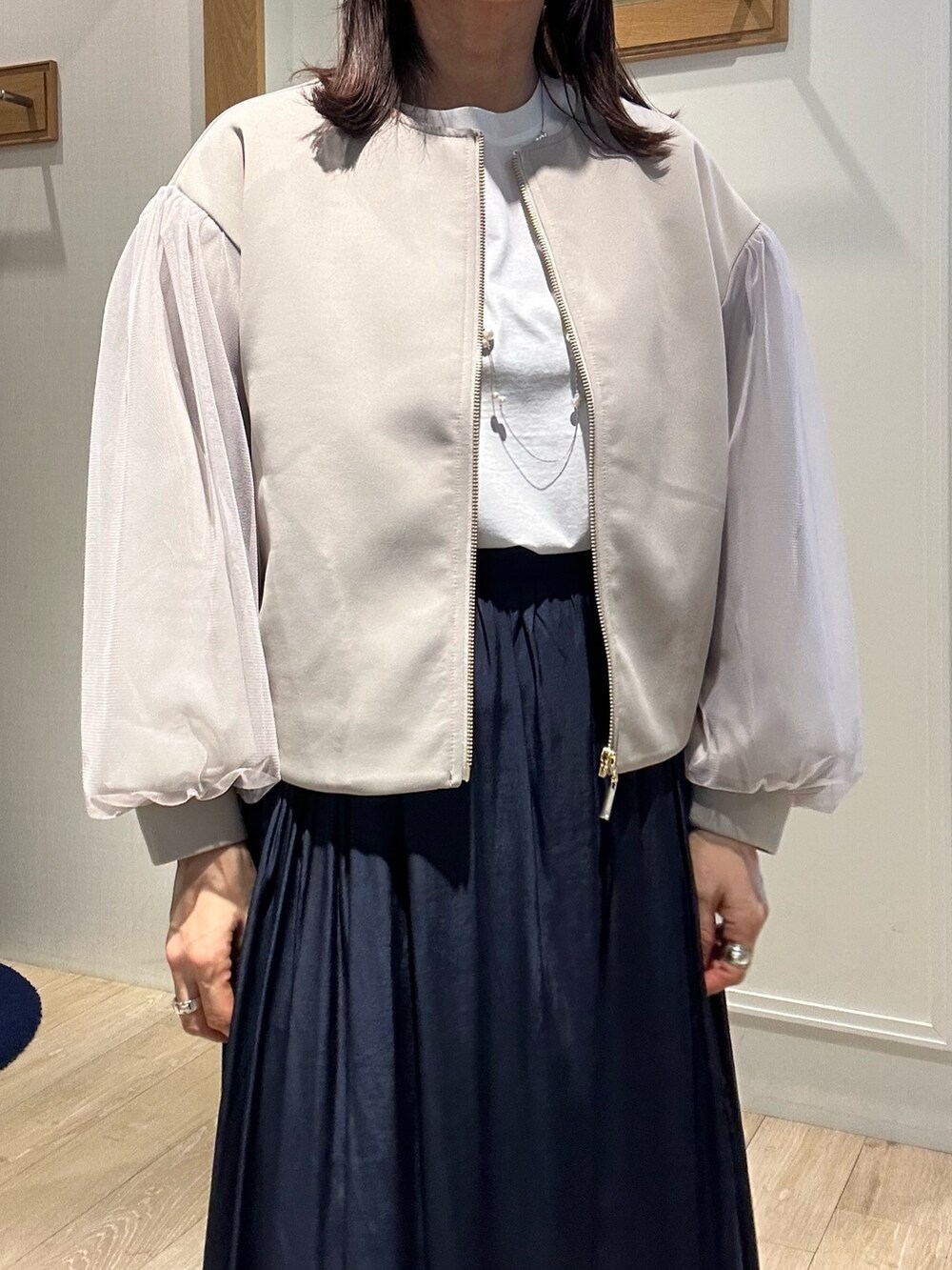 「春色、春めき満開コーデ、シンプルスタイル、おでかけコーデ、オトナ女子、大人カジュアルコーデ、キレイめ、デイリーカジュアル、春、シアートップス、ママファッション、ベージュ、低身長コーデ、低身長女子、40代ファッション」｜「MICO COULIERのソフトダンボールニットブルゾン（ブルゾン、ベージュ系）」を使った、daimonさん（骨格ナチュラル・レディース・154cm）の春コーディネートの5枚目の写真