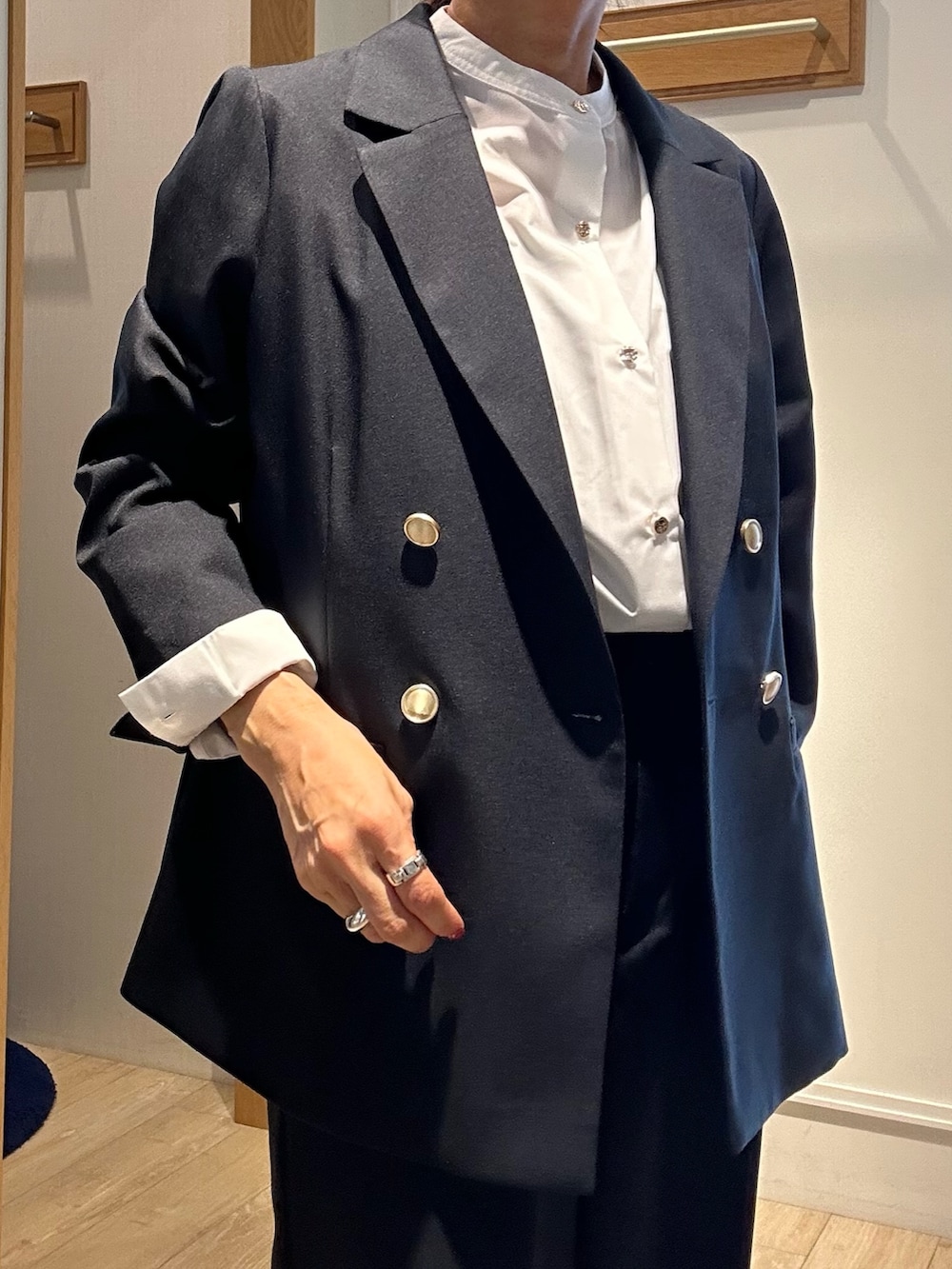 「大人ファッション、ジャケット、キレイめコーデ、セレモニー、セレモニーコーデ、オケージョン、オケージョンスタイル、セットアップ、セットアップスタイル、セットアップコーデ、入園式コーデ、入園式、卒業式、卒業式コーデ、スーツスタイル」｜「MICO COULIERの《セットアップ対応》ライトモククロス ジャケット（テーラードジャケット、ブルー系）」を使った、daimonさん（レディース・154cm）の冬コーディネートの6枚目の写真