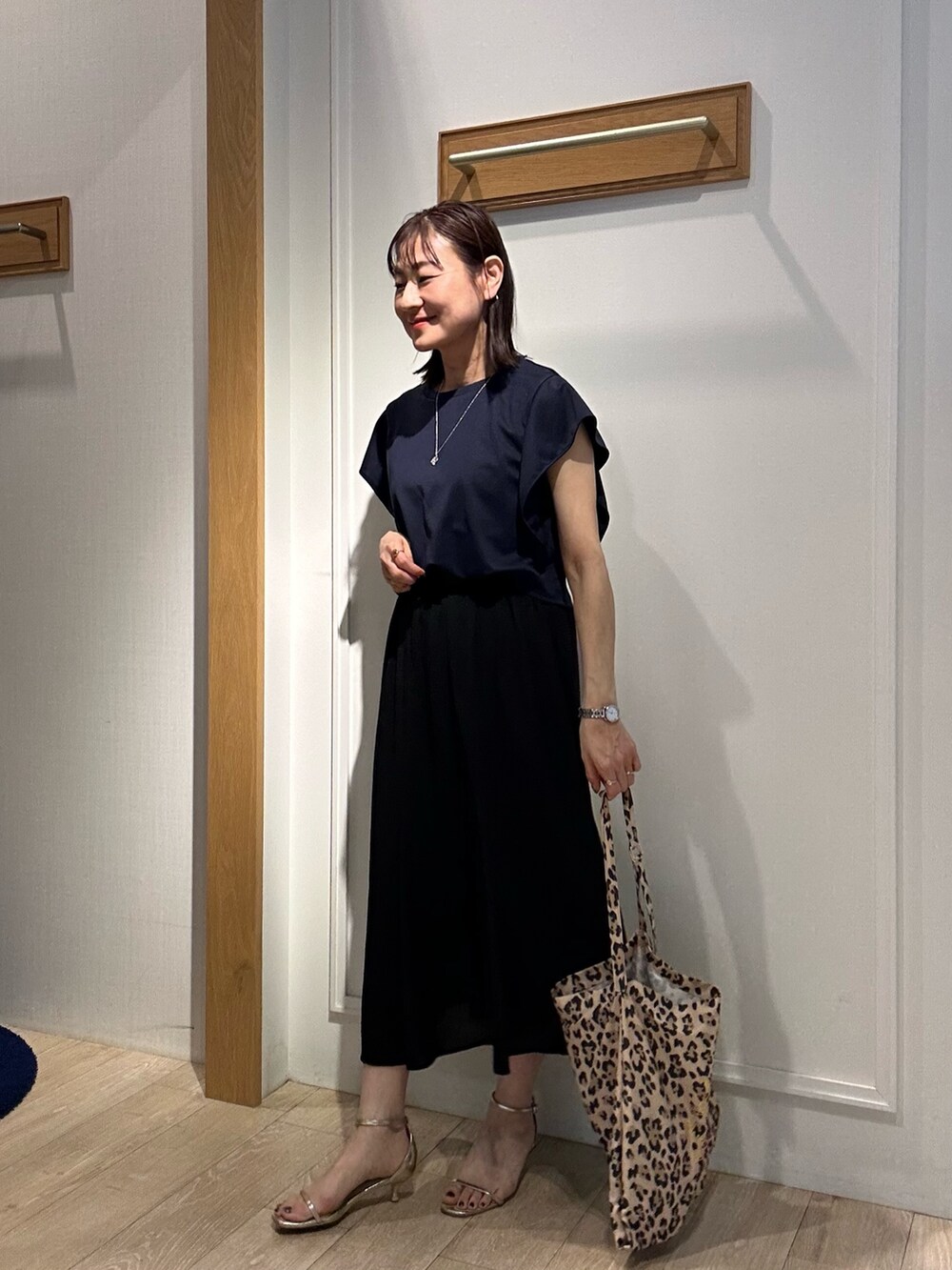 「ワンピース、ワンピーススタイル、サンダル、カジュアルスタイル、オトナ女子、春服コーデ、大人ファッション、夏コーデ、夏ファッション、楽チンコーデ、大人可愛い、授業参観日コーデ、低身長、低身長コーデ、低身長女子」｜「MICO COULIERのシアーギンガムワンピース（ワンピース、ブラック系）」を使った、daimonさん（骨格ナチュラル・レディース・154cm）の春コーディネートの5枚目の写真