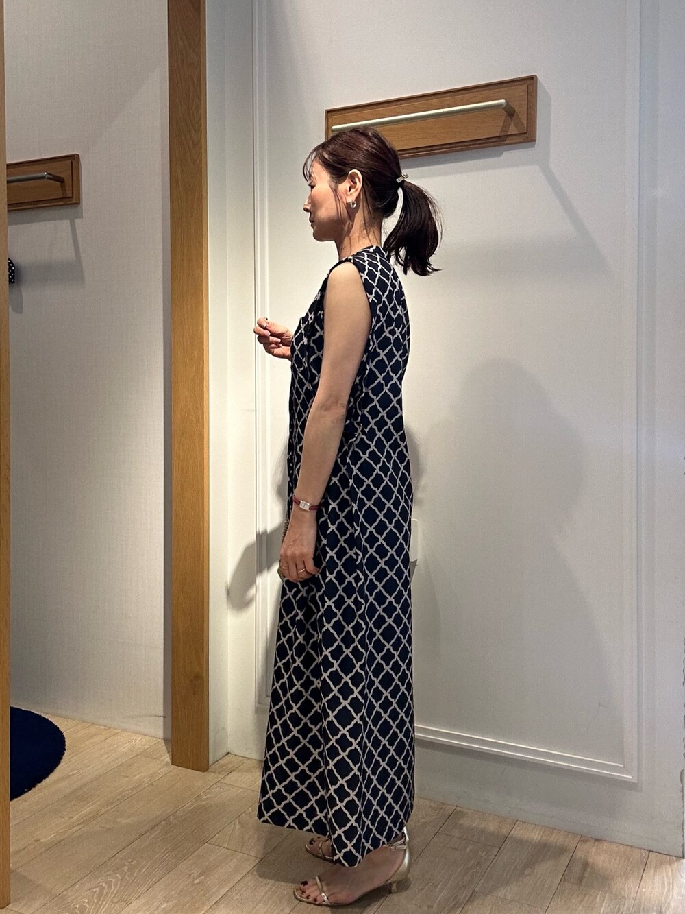 「春めき満開コーデ、大人カジュアル、お花見コーデ、大人女子、春服コーデ、レディースファッション、デイリーカジュアル、春色、お出かけコーデ、初春コーデ、オトナ女子、低身長コーデ、低身長女子、40代ファッション、ワンピース」｜「MICO COULIERのイージーケアリネンジャケット（テーラードジャケット、ホワイト系）」を使った、daimonさん（骨格ナチュラル・レディース・154cm）の春コーディネートの2枚目の写真