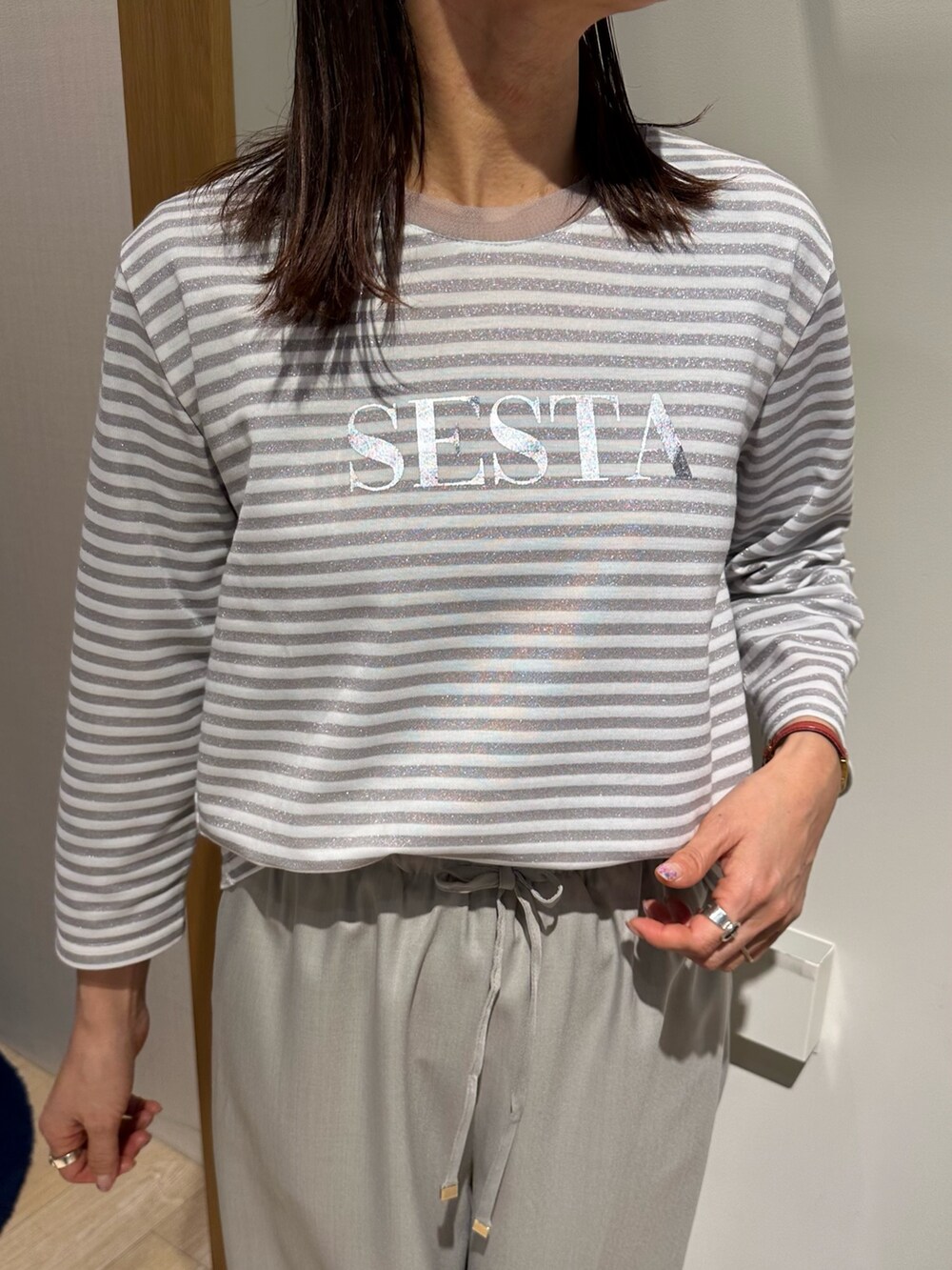 「ロンT、春コーデ、ラフコーデ、キレイめカジュアル、大人女子、シンプルスタイル、ゆるシルエット、キレイめコーデ、低身長女子、40代ファッション、ジャケット/アウター、低身長コーデ、ジャケットスタイル、ジャケット、ジャケットコーデ」｜「MICO COULIERのレイヤーベルトストレートパンツ（その他パンツ、ベージュ系）」を使った、daimonさん（骨格ナチュラル・レディース・154cm）の春コーディネートの9枚目の写真