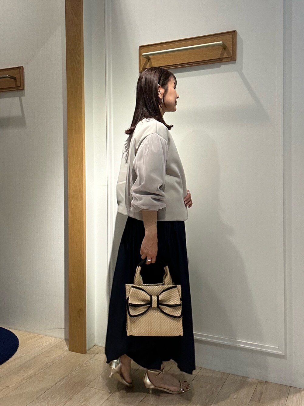 「春色、春めき満開コーデ、シンプルスタイル、おでかけコーデ、オトナ女子、大人カジュアルコーデ、キレイめ、デイリーカジュアル、春、シアートップス、ママファッション、ベージュ、低身長コーデ、低身長女子、40代ファッション」｜「MICO COULIERのソフトダンボールニットブルゾン（ブルゾン、ベージュ系）」を使った、daimonさん（骨格ナチュラル・レディース・154cm）の春コーディネートの4枚目の写真