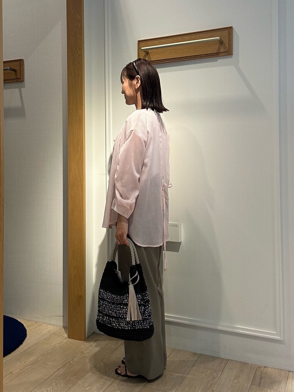「白Tシャツ、シアートップス、夏コーデ、シャツスタイル、お出かけコーデ、休日スタイル、カラーコーデ、夏ファッション、楽チンコーデ、きれいめコーデ、レディースファッション、ストライプシャツ、低身長コーデ、低身長女子、40代ファッション」｜「NOLLEY'S LIGHTのシアー細ストライプギャザースリーブブラウス（シャツ/ブラウス、イエロー系）」を使った、daimonさん（レディース・154cm）の夏コーディネートの2枚目の写真