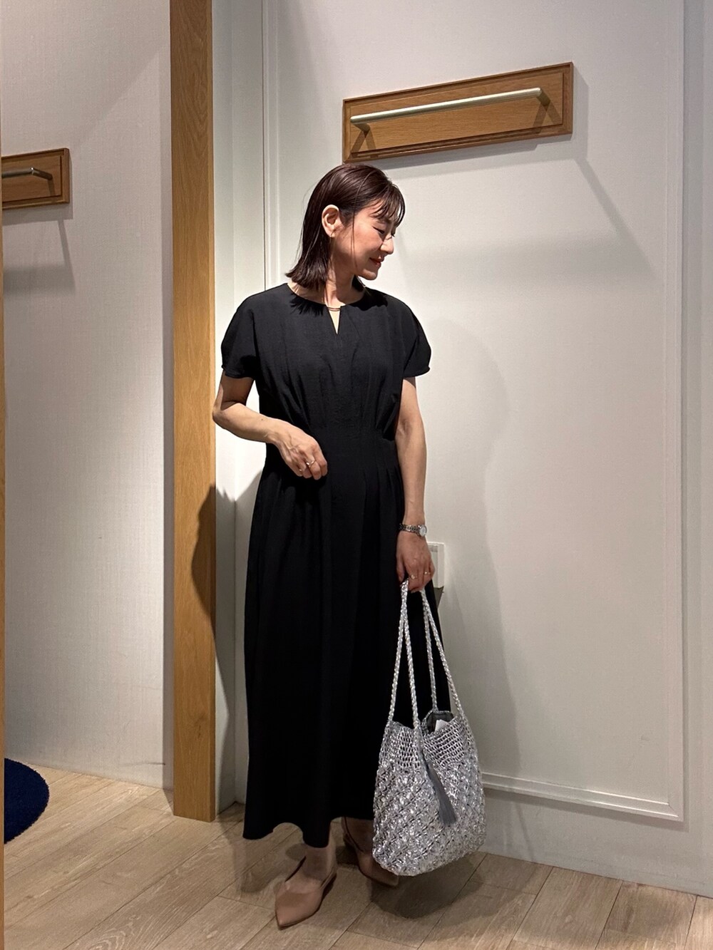 「オトナ女子、春服コーデ、大人ファッション、今日のコーデ、夏コーデ、夏ファッション、大人可愛い、授業参観日コーデ、低身長コーデ、低身長女子、150cm台コーデ、40代ファッション、ワンピース、ワントーンコーデ」｜「MICO COULIERのサップタンブラーワンピース（ワンピース、グレー系）」を使った、daimonさん（骨格ナチュラル・レディース・154cm）の春コーディネートの4枚目の写真