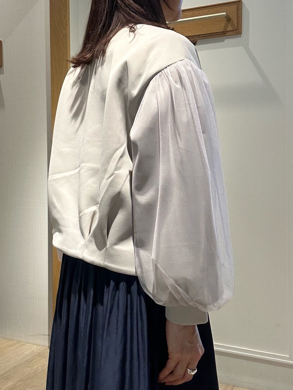 「春色、春めき満開コーデ、シンプルスタイル、おでかけコーデ、オトナ女子、大人カジュアルコーデ、キレイめ、デイリーカジュアル、春、シアートップス、ママファッション、ベージュ、低身長コーデ、低身長女子、40代ファッション」｜「MICO COULIERのソフトダンボールニットブルゾン（ブルゾン、ベージュ系）」を使った、daimonさん（骨格ナチュラル・レディース・154cm）の春コーディネートの7枚目の写真
