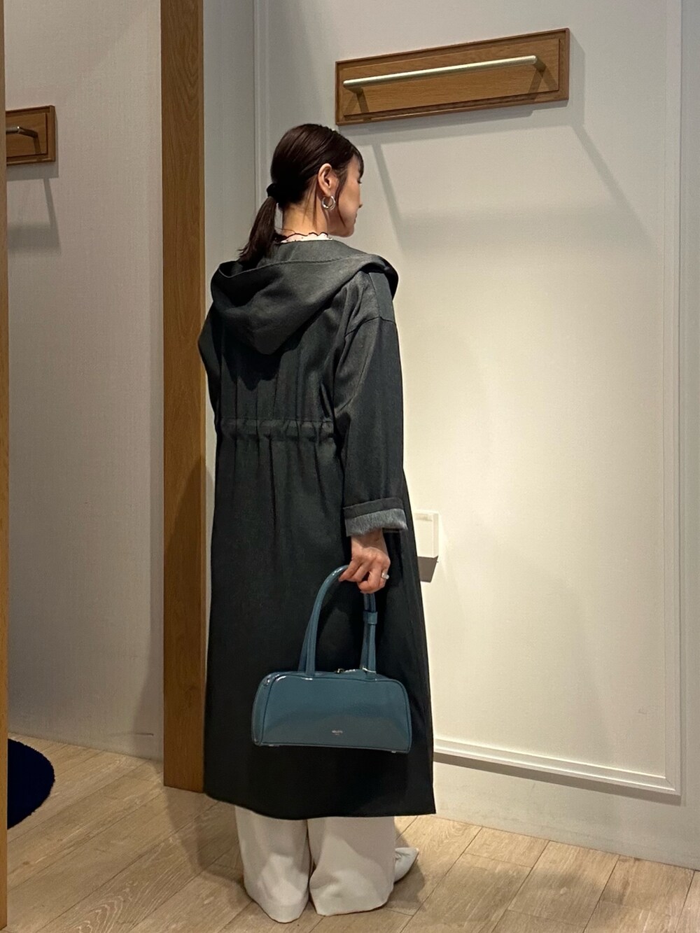 「春コーデ、春めき満開コーデ、春服コーデ、大人可愛い、大人コーデ、春、デニムコーデ、春服、デニム、低身長女子、お花見コーデ、カジュアルコーデ、大人カジュアル、150cm台コーデ、40代ファッション」|「MICO COULIERのドライタンブラーコート(その他アウター、ブルー系)」を使った、daimonさん(骨格ナチュラル・レディース・154cm)の春コーディネートの3枚目の写真
