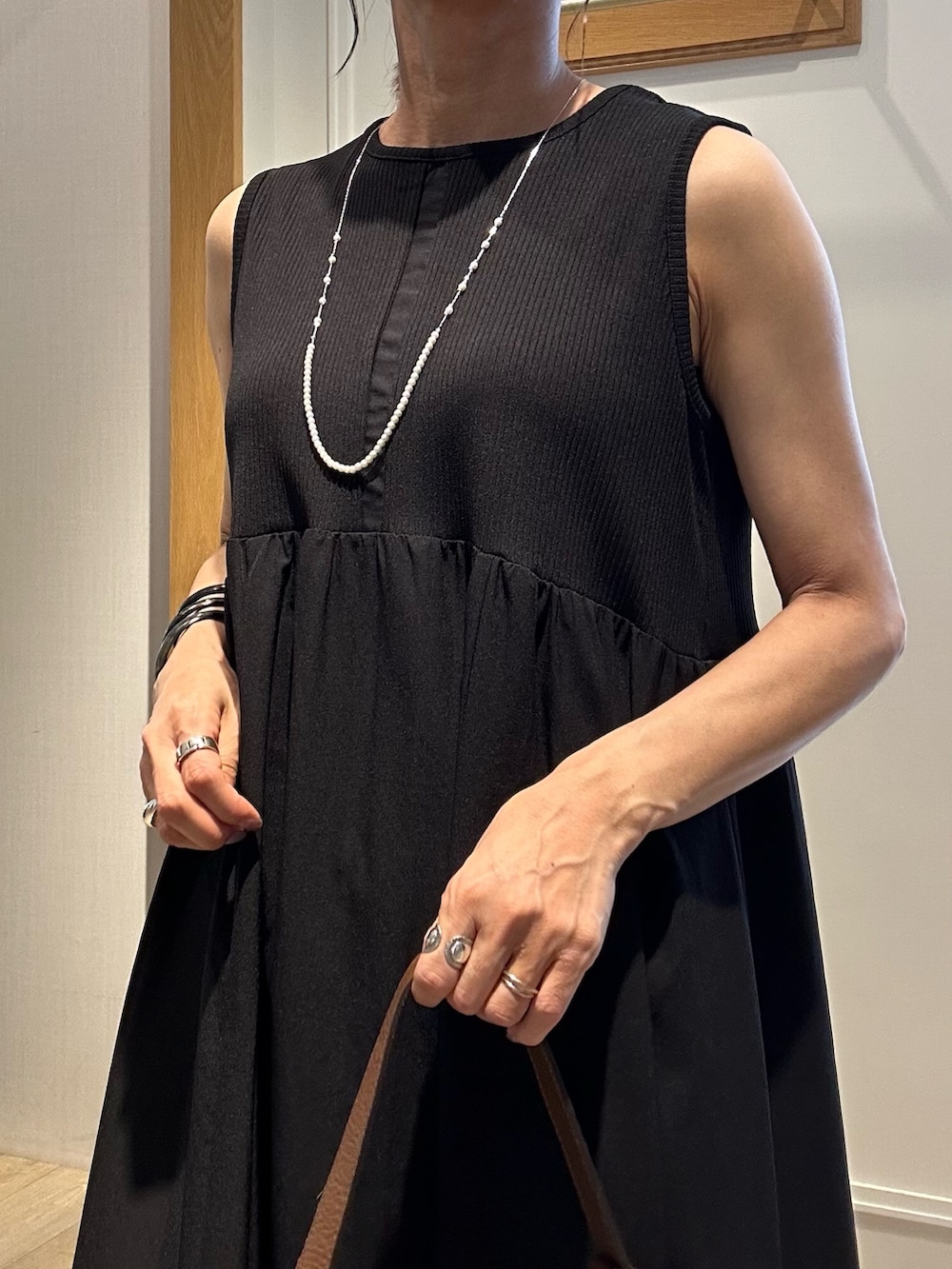 「ワンピース、ワンピーススタイル、ワンピースコーデ、ジャケットスタイル、ジャケット、ジャケットコーデ、半袖ジャケット、150cm台コーデ、低身長コーデ、低身長女子、休日スタイル、大人ファッション、夏服コーデ、夏ファッション、キレイめコーデ」｜「MICO COULIERのリブメランジカットソー異素材ワンピース（ワンピース、ブラック系）」を使った、daimonさん（レディース・154cm）の夏コーディネートの7枚目の写真