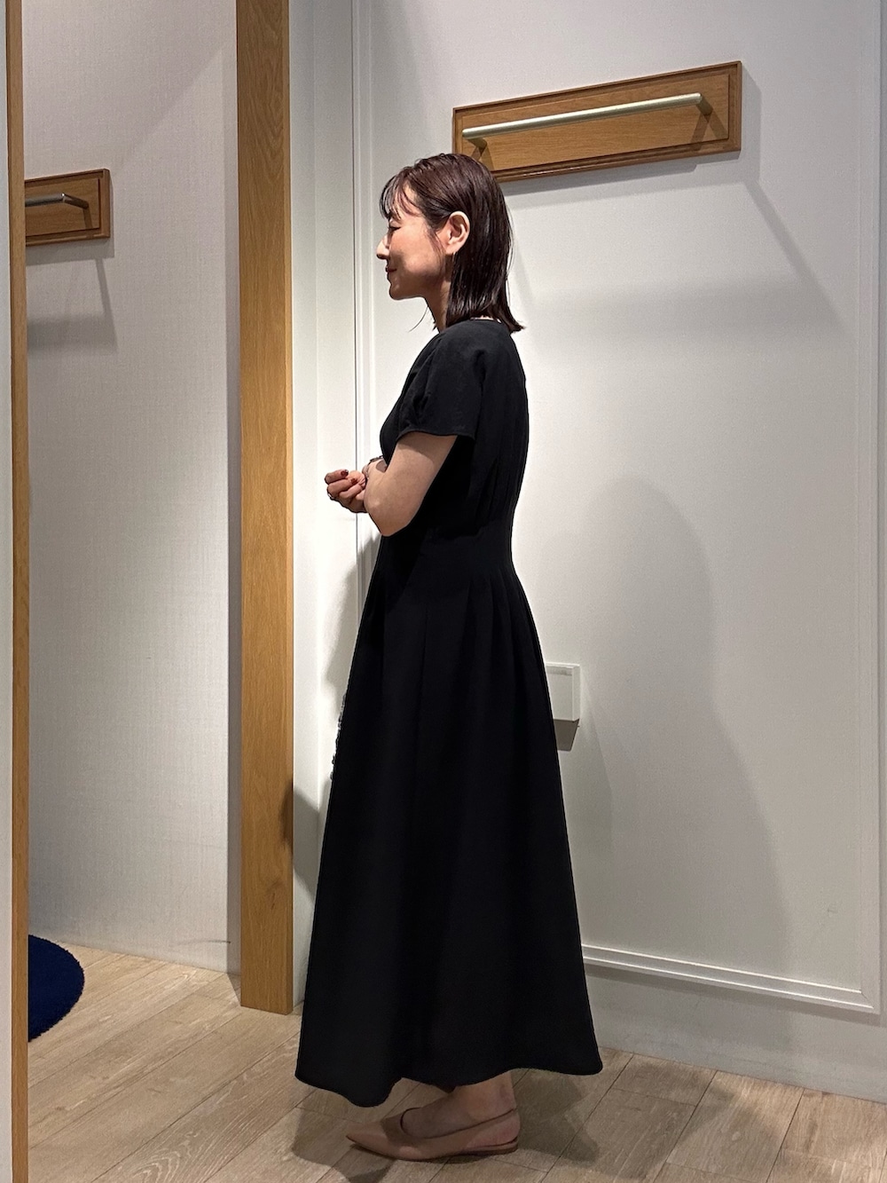 「オトナ女子、春服コーデ、大人ファッション、今日のコーデ、夏コーデ、夏ファッション、大人可愛い、授業参観日コーデ、低身長コーデ、低身長女子、150cm台コーデ、40代ファッション、ワンピース、ワントーンコーデ」｜「MICO COULIERのサップタンブラーワンピース（ワンピース、グレー系）」を使った、daimonさん（骨格ナチュラル・レディース・154cm）の春コーディネートの5枚目の写真