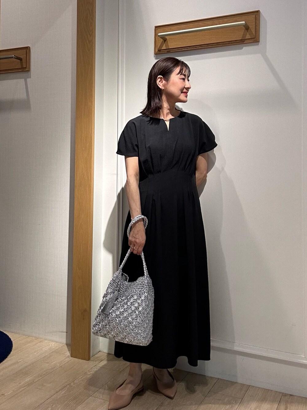 「オトナ女子、春服コーデ、大人ファッション、今日のコーデ、夏コーデ、夏ファッション、大人可愛い、授業参観日コーデ、低身長コーデ、低身長女子、150cm台コーデ、40代ファッション、ワンピース、ワントーンコーデ」｜「MICO COULIERのサップタンブラーワンピース（ワンピース、グレー系）」を使った、daimonさん（骨格ナチュラル・レディース・154cm）の春コーディネートの3枚目の写真