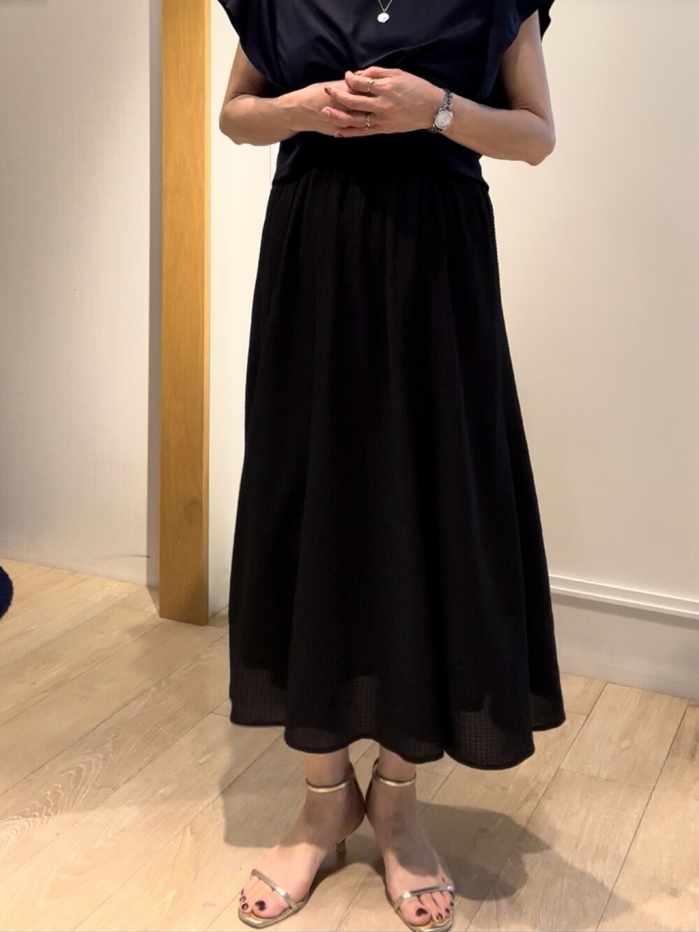 「ワンピース、ワンピーススタイル、サンダル、カジュアルスタイル、オトナ女子、春服コーデ、大人ファッション、夏コーデ、夏ファッション、楽チンコーデ、大人可愛い、授業参観日コーデ、低身長、低身長コーデ、低身長女子」｜「MICO COULIERのシアーギンガムワンピース（ワンピース、ブラック系）」を使った、daimonさん（骨格ナチュラル・レディース・154cm）の春コーディネートの8枚目の写真