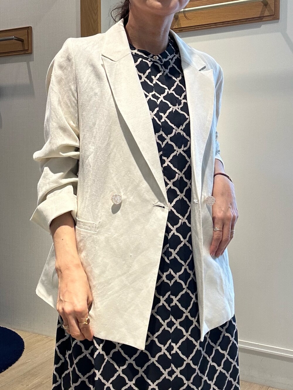 「春色、春めき満開コーデ、大人カジュアル、お花見コーデ、大人女子、春服コーデ、オトナカワイイ、レディースファッション、デイリーカジュアル、デートコーデ、お出かけコーデ、初春コーデ、低身長コーデ、低身長女子、40代ファッション」｜「MICO COULIERのイージーケアリネンジャケット（テーラードジャケット、ホワイト系）」を使った、daimonさん（骨格ナチュラル・レディース・154cm）の春コーディネートの8枚目の写真