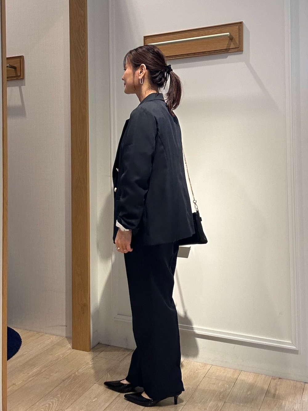 「大人ファッション、ジャケット、キレイめコーデ、セレモニー、セレモニーコーデ、オケージョン、オケージョンスタイル、セットアップ、セットアップスタイル、セットアップコーデ、入園式コーデ、入園式、卒業式、卒業式コーデ、スーツスタイル」｜「MICO COULIERの《セットアップ対応》ライトモククロス ジャケット（テーラードジャケット、ブルー系）」を使った、daimonさん（レディース・154cm）の冬コーディネートの3枚目の写真
