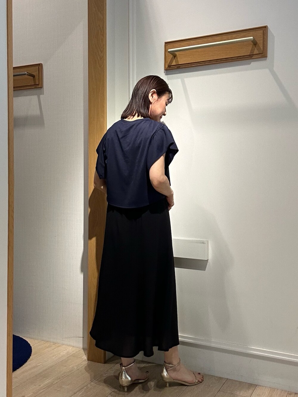 「ワンピース、ワンピーススタイル、サンダル、カジュアルスタイル、オトナ女子、春服コーデ、大人ファッション、夏コーデ、夏ファッション、楽チンコーデ、大人可愛い、授業参観日コーデ、低身長、低身長コーデ、低身長女子」｜「MICO COULIERのシアーギンガムワンピース（ワンピース、ブラック系）」を使った、daimonさん（骨格ナチュラル・レディース・154cm）の春コーディネートの4枚目の写真