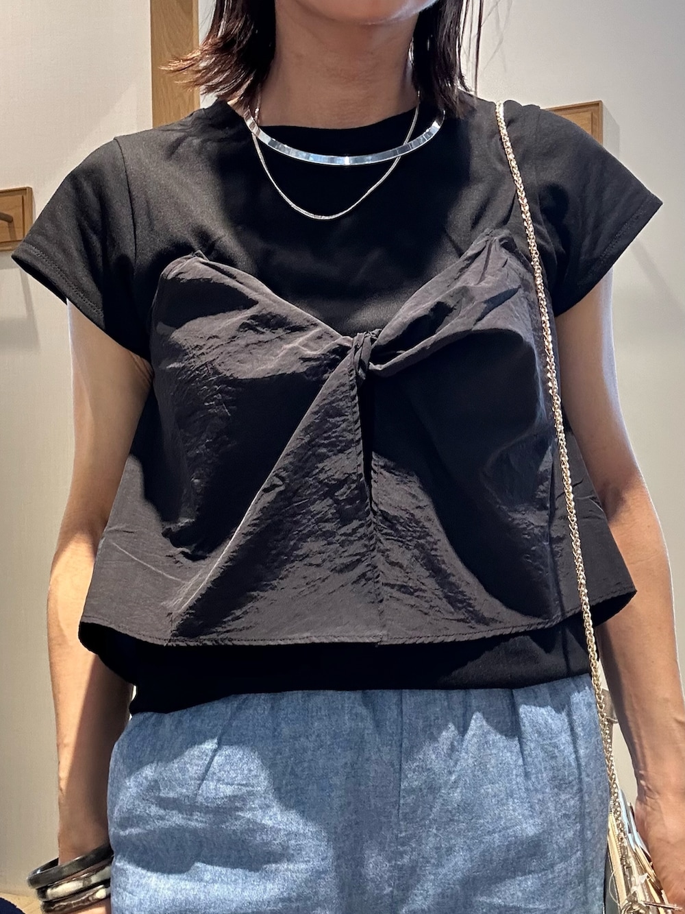 「ブラックコーデ、夏コーデ、大人コーデ、シンプルスタイル、大人女子、デニムコーデ、おでかけ服、夏服コーデ、ゆるコーデ、低身長女子、ビスチェ×デニム、ビスチェコーデ、ビスチェ風、大人カジュアル、低身長コーデ」｜「fredy couleurのねじりビスチェドッキングTシャツ（Tシャツ/カットソー、ブラック系）」を使った、daimonさん（レディース・154cm）の夏コーディネートの7枚目の写真