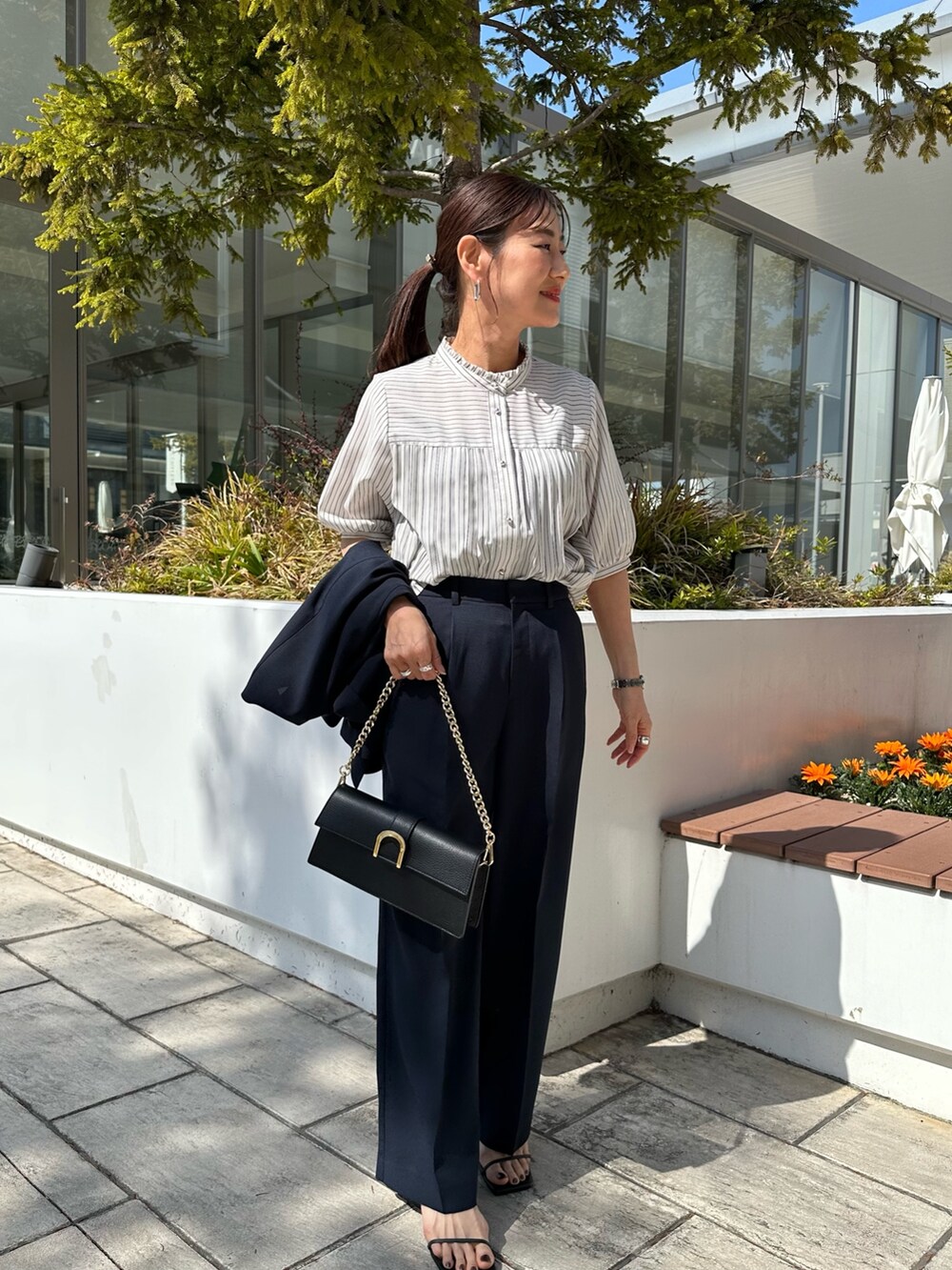 「春色、春めき満開コーデ、ストライプシャツ、オトナ女子、キレイめ、春服、ママファッション、ベージュ、シャツコーデ、セットアップ、セットアップスタイル、低身長、低身長コーデ、40代ファッション、40代」｜「MICO COULIERのジョーゼットプリーツブラウス（シャツ/ブラウス、ホワイト系）」を使った、daimonさん（骨格ナチュラル・レディース・154cm）の春コーディネートの7枚目の写真