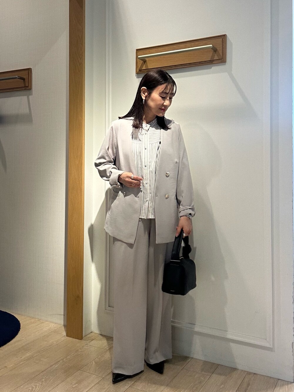 「春色、春めき満開コーデ、ストライプシャツ、オトナ女子、キレイめ、春服、ママファッション、ベージュ、シャツコーデ、セットアップ、セットアップスタイル、低身長、低身長コーデ、40代ファッション、40代」｜「MICO COULIERのジョーゼットプリーツブラウス（シャツ/ブラウス、ホワイト系）」を使った、daimonさん（骨格ナチュラル・レディース・154cm）の春コーディネートの9枚目の写真