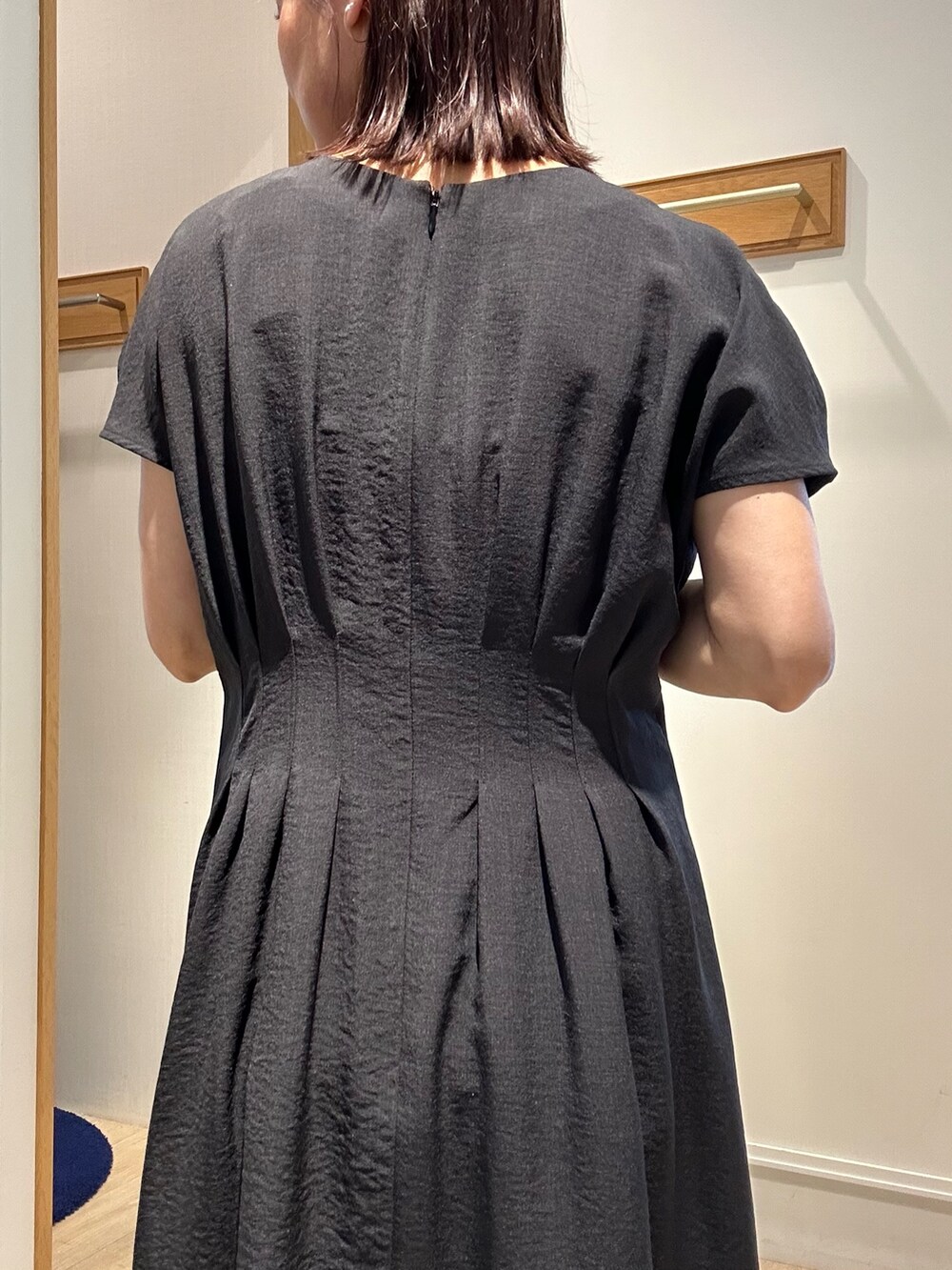 「オトナ女子、春服コーデ、大人ファッション、今日のコーデ、夏コーデ、夏ファッション、大人可愛い、授業参観日コーデ、低身長コーデ、低身長女子、150cm台コーデ、40代ファッション、ワンピース、ワントーンコーデ」｜「MICO COULIERのサップタンブラーワンピース（ワンピース、グレー系）」を使った、daimonさん（骨格ナチュラル・レディース・154cm）の春コーディネートの9枚目の写真
