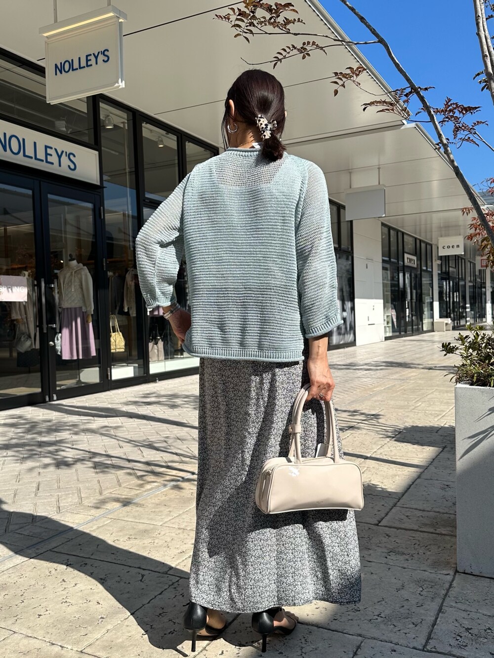 「春コーデ、春めき満開コーデ、春服コーデ、大人可愛い、大人コーデ、春、春服、低身長女子、お花見コーデ、150cm台コーデ、低身長コーデ、花柄スカート、フラワープリント、40代ファッション、スカートスタイル」|「MICO COULIERのホールガーメント ギマタック編みプルオーバーニット(ニット/セーター、グリーン系)」を使った、daimonさん(骨格ナチュラル・レディース・154cm)の春コーディネートの3枚目の写真