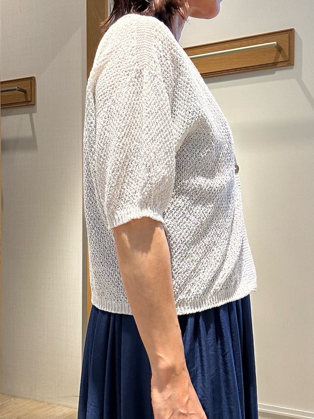 「シアートップス、夏コーデ、ラクチンコーデ、初夏コーデ、オトナ女子、ゆるコーデ、低身長女子、夏服、ワンピース、ワンピーススタイル、ワンピースコーデ、ボレロカーデ、ボレロカーディガン、低身長コーデ、ネイビーコーデ」｜「MICO COULIERのデザインヨーク切替ワンピース（ワンピース、ブルー系）」を使った、daimonさん（レディース・154cm）の春コーディネートの6枚目の写真