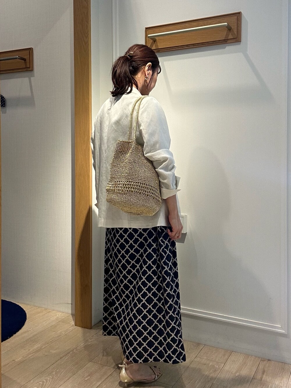 「春色、春めき満開コーデ、大人カジュアル、お花見コーデ、大人女子、春服コーデ、オトナカワイイ、レディースファッション、デイリーカジュアル、デートコーデ、お出かけコーデ、初春コーデ、低身長コーデ、低身長女子、40代ファッション」｜「MICO COULIERのイージーケアリネンジャケット（テーラードジャケット、ホワイト系）」を使った、daimonさん（骨格ナチュラル・レディース・154cm）の春コーディネートの3枚目の写真